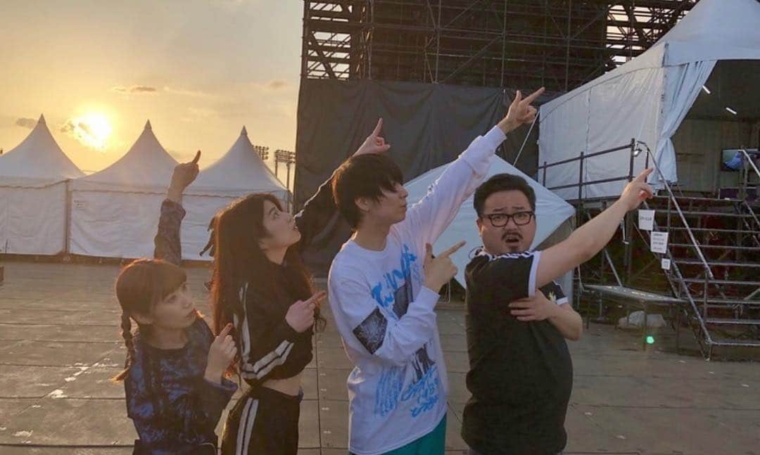 ほな・いこかのインスタグラム：「ゲスちゃん、JAPAN JAM 2019！ 日が暮れていく様が綺麗でした。」