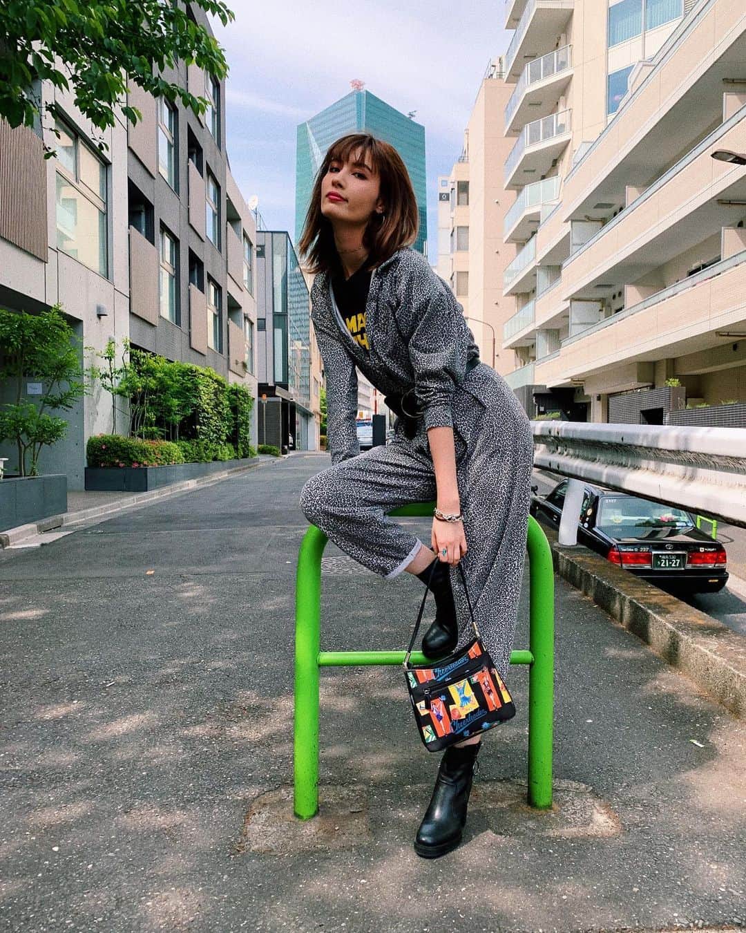 のインスタグラム：「. New Yorkの古着屋さんで買った、本当はパジャマのヒョウ柄オールインワン、もう3年は着てる🐅🔥❤️ #ootd#outfit#outfitoftheday#springfashion#allinone#usedclothing#fashion#vintagefashion」