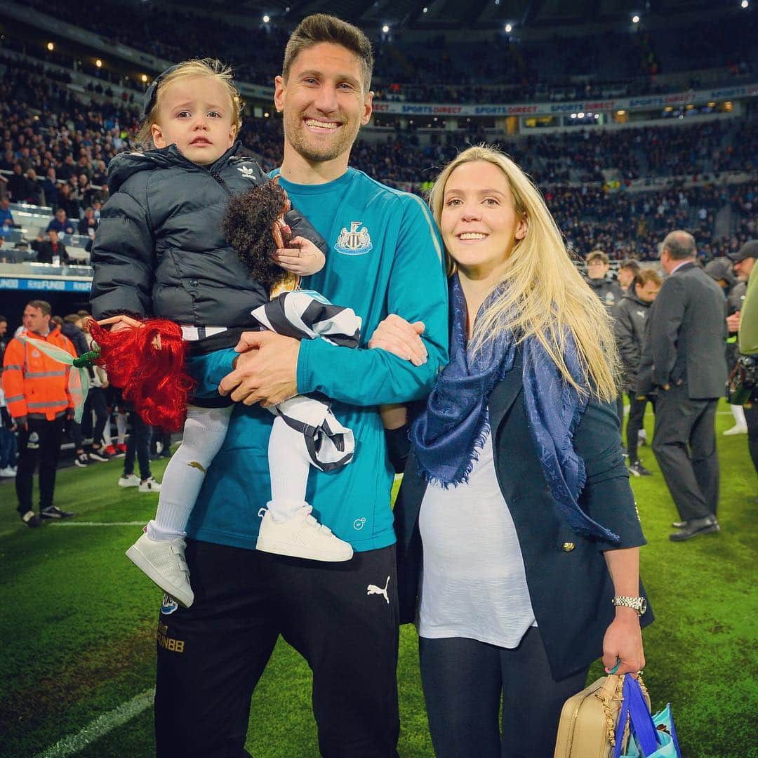 フェデリコ・フェルナンデスのインスタグラム：「My Family 😍」