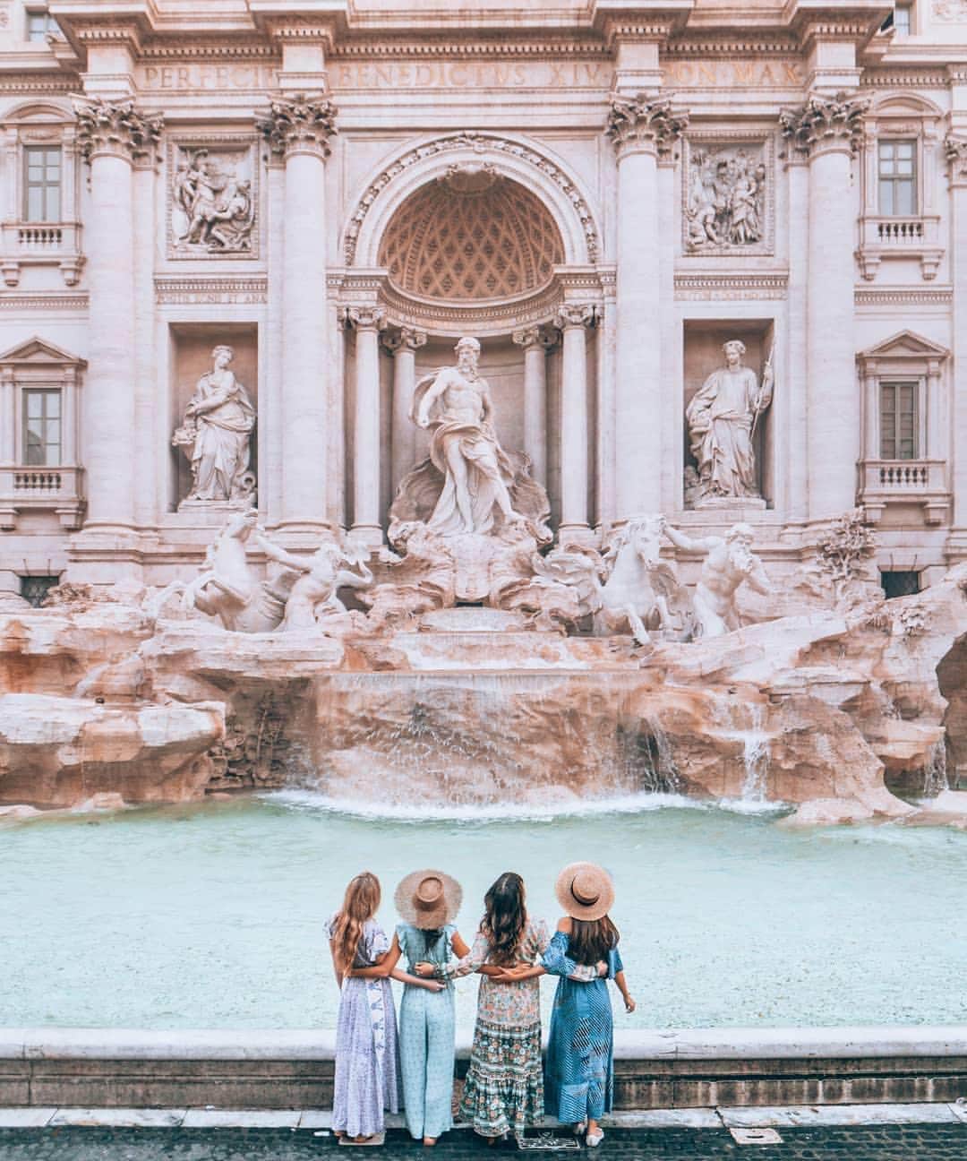 GENIC 公式インスタグラムさんのインスタグラム写真 - (GENIC 公式インスタグラムInstagram)「ローマで一番有名な噴水、トレビの泉。 ﻿ 人が少ない時間を狙うなら、やっぱり早朝…！？ ﻿ ﻿色のトーンを揃えた4人のコーディネートもステキ❤ ﻿ ________________________________ ﻿ spot #italy﻿ Photo by @professionaltraveler ________________________________ ﻿ 10万円が当たる絶景コンテスト開催中！ ﻿ 詳細はプロフィール欄のリンクから✨ ﻿ ﻿ @genic_japan﻿ 日本を旅したくなる写真、最新スポットなど更新中！﻿ Share amazing photos of Japan to all over the world. ﻿ ________________________________」5月5日 20時45分 - genic_mag