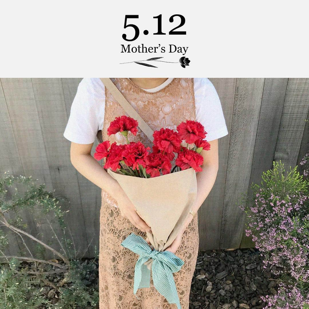 オーバーライドさんのインスタグラム写真 - (オーバーライドInstagram)「⚪︎ 【thank you mom🌹】 5/7〜フラワーバッグ発売。 お花や帽子を入れて 母の日のプレゼントに。 ※お花の販売はございません。 ・ ・ #カオリノモリ #kaorinomori #フラワーバッグ #ミニバッグ #トートバッグ #ななめがけバッグ #mothersday #thanks #flowerbag #母の日」5月5日 20時46分 - kaorinomori_official