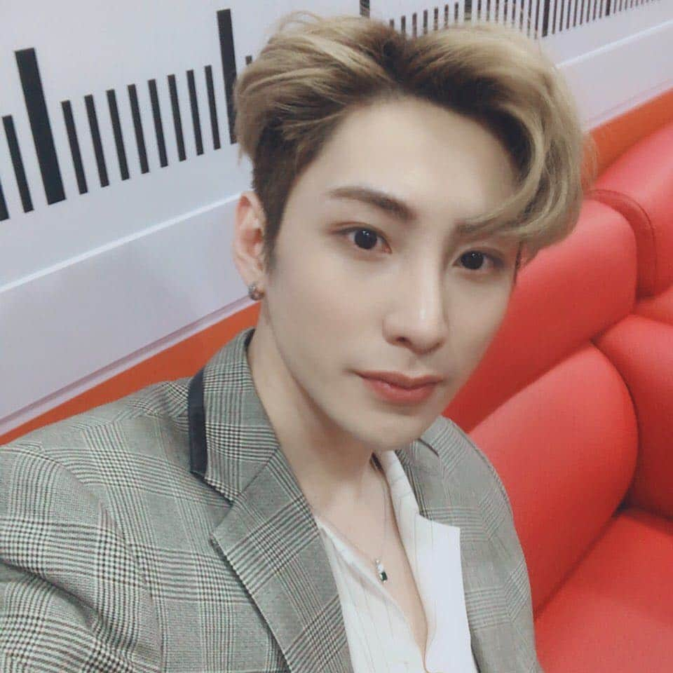 IN2ITさんのインスタグラム写真 - (IN2ITInstagram)「인투유!!!!!!!!!!!!!!!!!!!!!!!! 저 어때요? ㅋㅋㅋㅋ (도망)😳😳 ㅤㅤ IN2U!!!!!!!!!!!!!!!!!!!!!!! How do I look??HAHA (Run run run away run away baby)🤫🤫 ㅤㅤ IN2U！！！！！！！！！！！！ 我 怎麼樣？顆顆 （逃跑）😛😛 ㅤㅤ #인투잇 #인투유 #아이젝 #IN2IT #IN2U #Isaac #젝그 #젝젝과어린이젝젝왔어요 #어린이젝젝과지금젝젝중에누가더좋아요? #갑자기질문타임 #해피어린이날 #ModelJek #TMI #OfToday #JekUsedToBeAModelBefore #ItsReal #HappyChildrensDay #MasaJekDiSekolah #MemangMacamBolehTahan #TakGurau #YouTauITauLa #超想念以前的兒童節 #現在都不是兒童了 #可是現在的兒童節能跟IN2U們一起過就很幸福了 #我想問大家是什麼星座的 #我是為你量身訂做的 #顆顆拜」5月5日 21時01分 - official_in2it