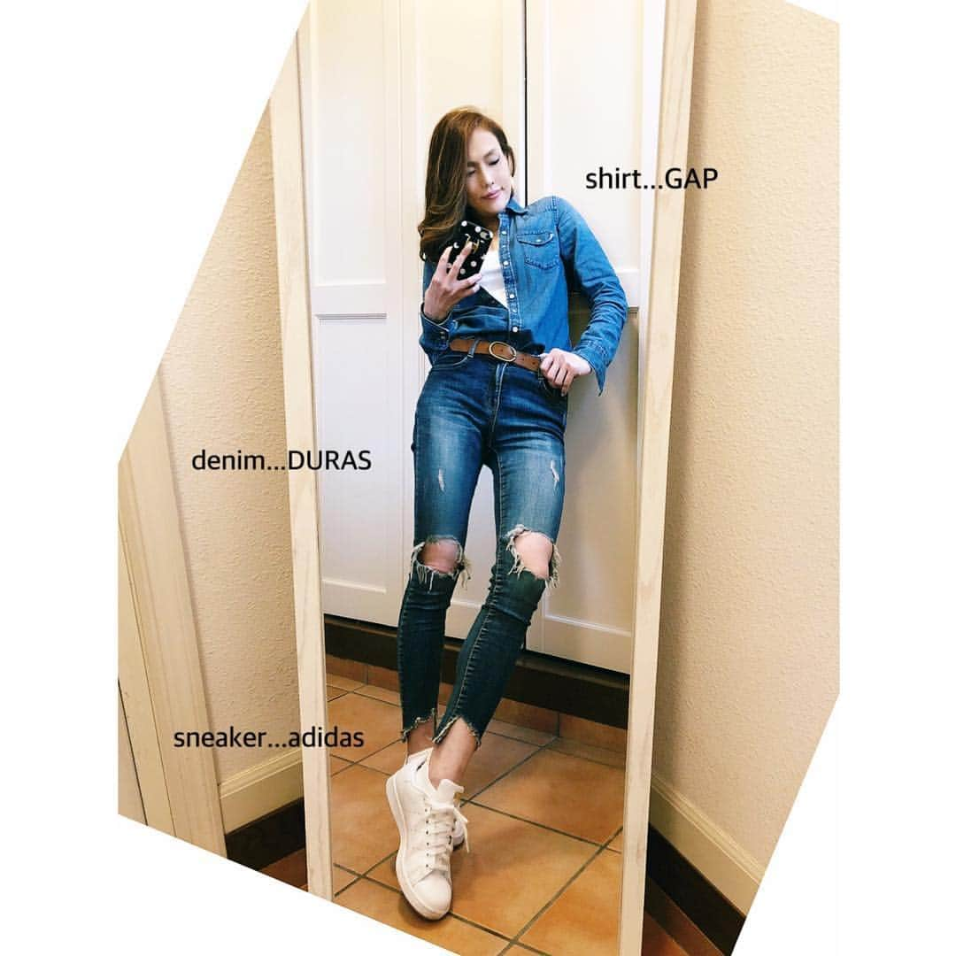 jessicaさんのインスタグラム写真 - (jessicaInstagram)「＊ ＊ ＊ #OUTFIT #S47年組#アラフィフ#ファッション#コーデ #筋トレ#ワークアウト#ボディメイク ＊ #デニデニコーデ #デニムシャツ#GAP #スニーカー#adidas#スタンスミス ＊ ＊ Thanks always‼︎ jessica❤︎」5月5日 21時02分 - jessica.oct21