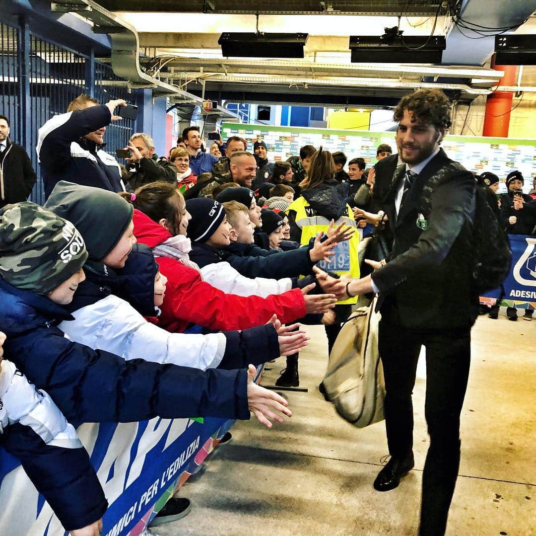 USサッスオーロ・カルチョさんのインスタグラム写真 - (USサッスオーロ・カルチョInstagram)「MATCH DAY 💪 ⚽️ #SassuoloFrosinone 🏆 #SerieATIM ⏰ Ore 15 🏟️ #MapeiStadium Segui le nostre stories per gli aggiornamenti sul match 💪🖤💚 #ForzaSasol」5月5日 21時02分 - sassuolocalcio