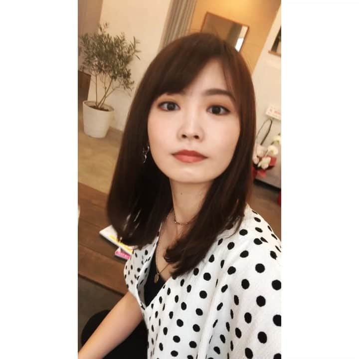 のインスタグラム：「春だしちょっと短くしたかった😙﻿ ﻿ けど、とりあえずここまで🧡﻿ ﻿ ストーリーのアンケート結果は﻿ 圧倒的ロング派が多かったです😗﻿ ﻿ 答えてくださったみなさま﻿ ありがとうございます😘﻿ ﻿ でも少し切るだけでも印象変わったような﻿ 気がしてとても満足🥰(自己満w)﻿ ﻿ 尾形さんいつもありがとうございます😙﻿ ﻿ #JINA #表参道 #青山 #表参道美容室﻿ #尾形拳 #ありがとう ﻿ #東京美容室 #髪質改善 #トリートメント﻿ #カラー #カット #サラサラヘア #美髪 ﻿ #メンテナンス #艶髪 ﻿ #ミディアム #ロング #ヘアケア ﻿ #モデル #激やせモデル #太田葉子﻿ #modellife #lifestyle  #hair #beauty﻿ #haircut #haircare」