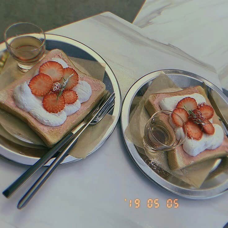 「SNOW」顔認識カメラアプリのグルメインスタ