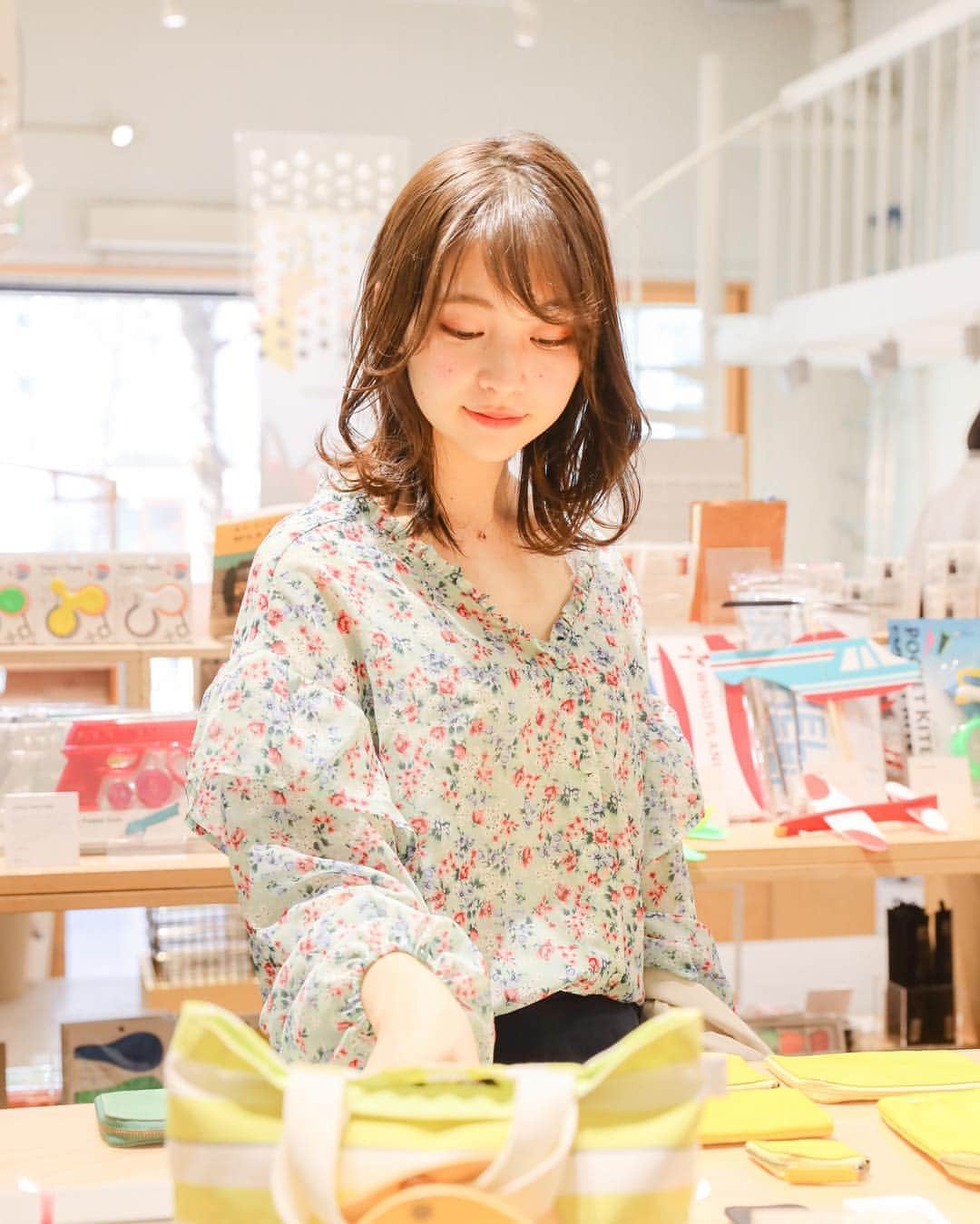 Naomi Unoのインスタグラム：「.﻿ #うのとりっぷ_のんちゃんと蔵前さんぽ﻿ ﻿ 📍#KONCENT  @koncent_shop  蔵前本店﻿ ﻿ 蔵前に行くとかならず立ち寄る雑貨屋さん☺️💕﻿ ﻿ ちょっと変わった小物が多くて、ミュージアムショップみたい😮✨﻿ ﻿ ﻿ ⬇️商品の紹介はこちら﻿ @koncent_shop ﻿ ﻿ ﻿ ﻿ ﻿ #東京女子部 #my_eos_photo #photo_shorttrip #team_jp_ #reco_ig #hueart_life  #impression_shots #as_archive #art_of_japan_ #indies_gram #daily_photo_jpn #jp_mood #photogenic_jp #photogram_archive #visitjapanjp #visittokyo #findmytokyo #ポトレのセカイ #蔵前さんぽ #蔵前 #도쿄여행 #일본여행」