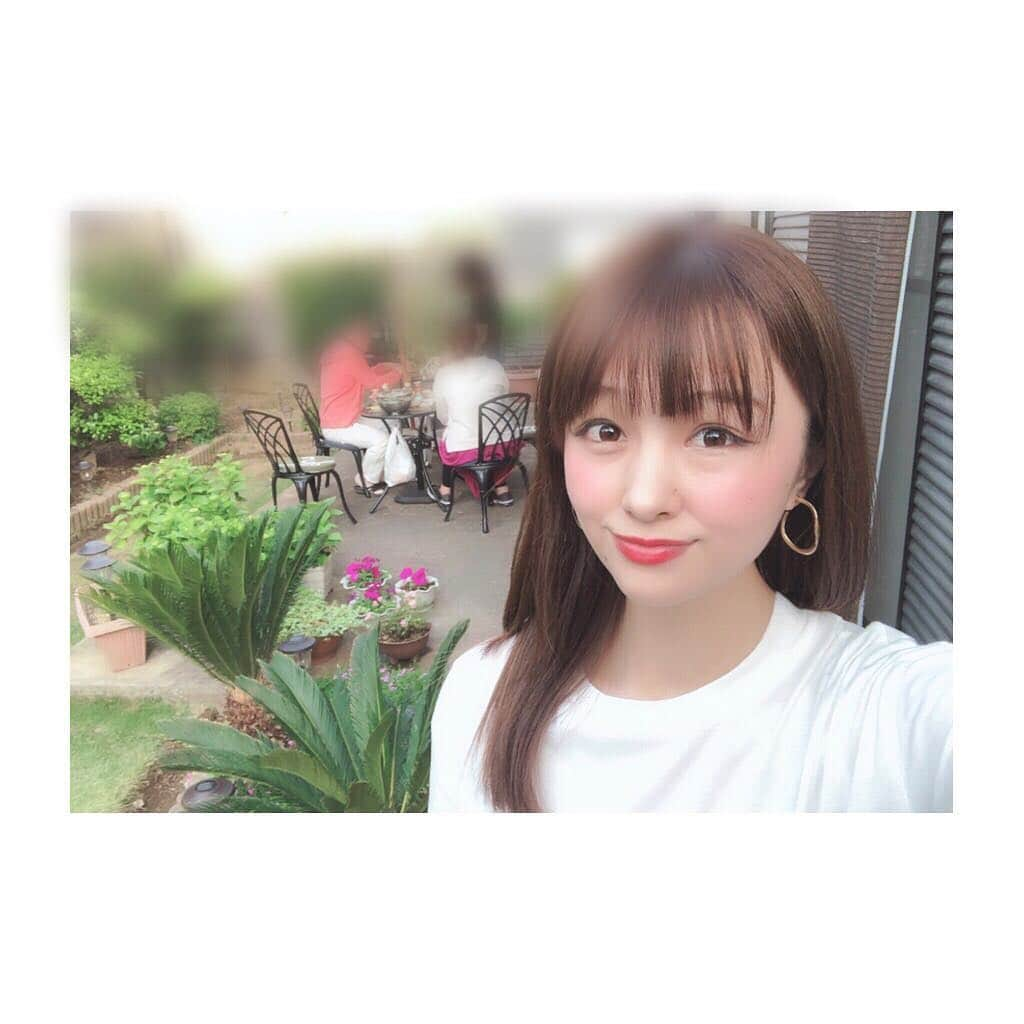 相田瑠菜さんのインスタグラム写真 - (相田瑠菜Instagram)「炭は大変だからって別の お手軽BBQをお庭でしたよ♡ 毎日朝から家族との時間で 今日もぐっすり眠れそう😪❤️*° あぁー家にずっと引きこもってる感じ 久々すぎて最高ですっ🍒♥︎∗*ﾟ またいっぱい働けるように パワーためとくぅ～🔥*° ✩ ✩ ✩ #朝活 #BBQ #gw #family #myhome #バーベキュー #バーベキューコーデ #お庭 #庭  #follow4like #followｍe #dinner #park #delicious #yammy #likeforfollow #bbq #fashion #may #beautiful #makeup #japan #tokyo #🏡 #private」5月5日 21時19分 - _aina_official