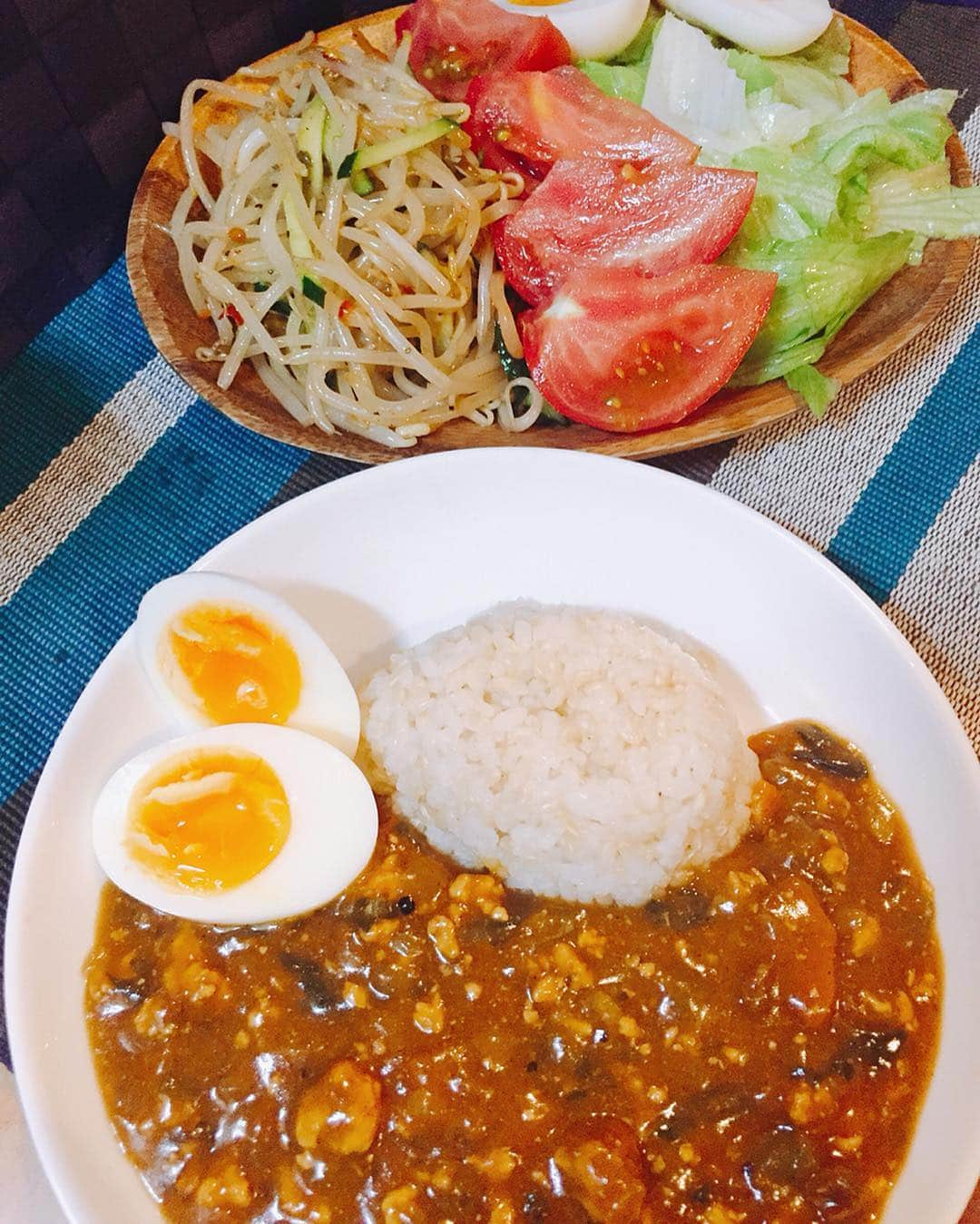 佐山万里菜さんのインスタグラム写真 - (佐山万里菜Instagram)「🍽シェフ佐山🍽 ・いつだかのこまこまカレー&サラダ🥗 #佐山ご飯  GW中はトレーニングも早いし3部練してるし…ご飯食べるのも早くて最高✨ って事で……ずっと食べたかったこまこまカレー！！ 最強に美味いっっ😋 カレーを作り出した人って天才かよ。。 元気出た👊 . カレーとかハンバーグとかグラタンとかお子様ランチメニューは大好きだっっ♡ 🍴アスリートのリアルなアスリート飯🍴 #笑顔 #オシャレ #可愛い#写真#海好き #アスリート#筋肉 #腹筋 #トレーニング #減量#ダイエット#instagood #幸せ #ライフスタイル #うまい #アスリート飯 #減量食 #ダイエットメニュー  #料理  #節約 #勝利飯  #食事 #いいね #食トレ#ヘルシーメニュー  #food #diet #カレー #gw」5月5日 21時19分 - sayama.19