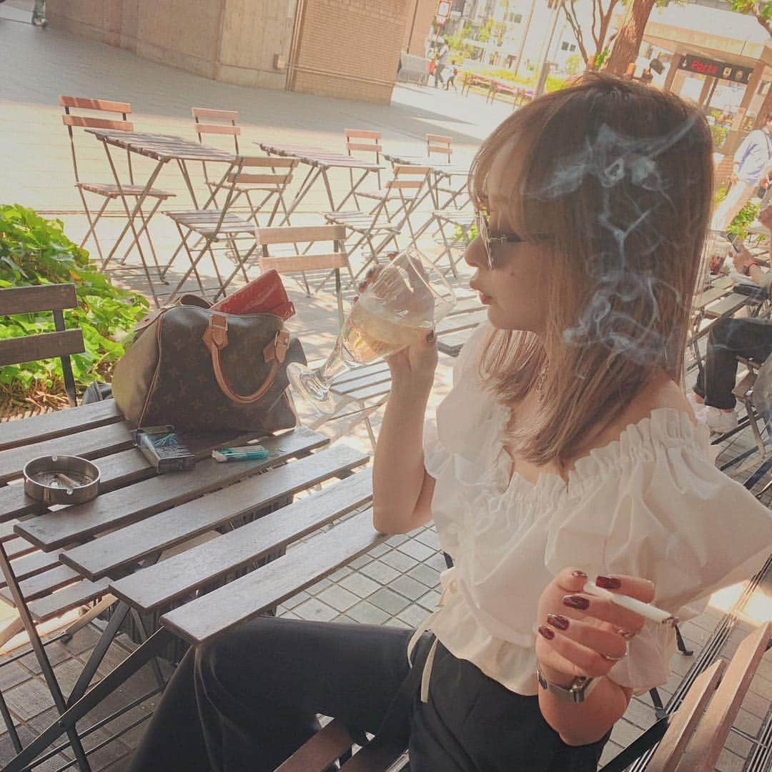 西もなかさんのインスタグラム写真 - (西もなかInstagram)「昼からお酒を飲める京都旅は最高でした🍷⠀ ⠀ そして、今日着ていた @fiction_tokyo_official の真夏の新作のトップス、白と黒がお店でもウェブでも完売していたのですが、明日まで限定で予約販売をしているので、気になる方は明日までに是非🥰🥰🥰」5月5日 21時21分 - monacaaaaa1230