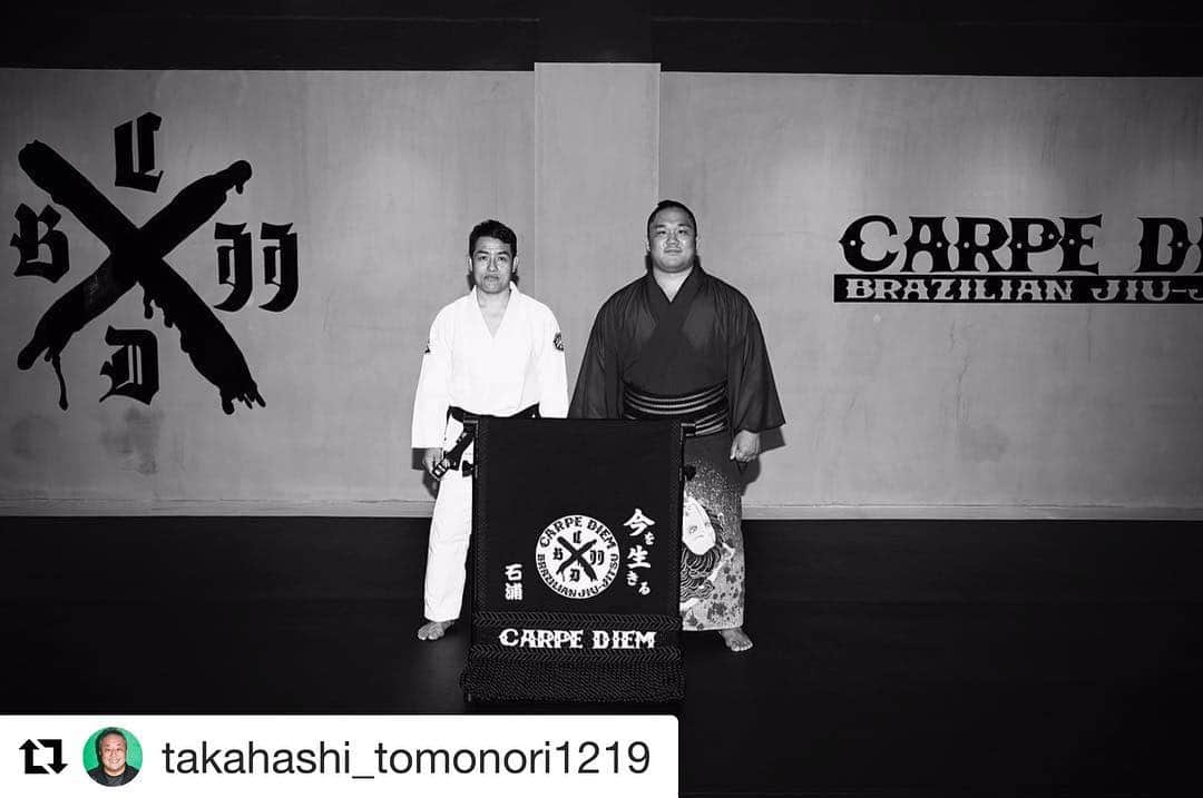 石浦将勝さんのインスタグラム写真 - (石浦将勝Instagram)「#Repost @takahashi_tomonori1219 with @get_repost ・・・ ・・・ 「今を生きる」  @ishiura_masakatsu @carpediembjj_aoyama @carpediembjj_official @carpediembjj_store @carpediembjj_mita @carpediembjj_hiroo @carpediembjj_kamakura @carpediembjj_hope @carpediembjj_singapore @carpediembjj_london @carpediembjj_girlz @carpediembjj_korea @carpediembjj_shinjuku @carpediembjj_kurume @carpediembjj_fukuoka @carpediembjj_nagasaki #sumo #sumowrestler #宮城野部屋  #前頭16枚目 #5月場所  #大相撲  #石浦関 #石浦将勝 @yukicdbjj  #柔術やりませんか  #bjj #isiura #jiujitsu #bjjnogi #bjjlifestlye #bjjtokyo #tokyobjj #カルペディエム  #カルペディエム自由が丘  #今を生きる #goodvibesonly @sasutei」5月5日 21時23分 - ishiura_masakatsu