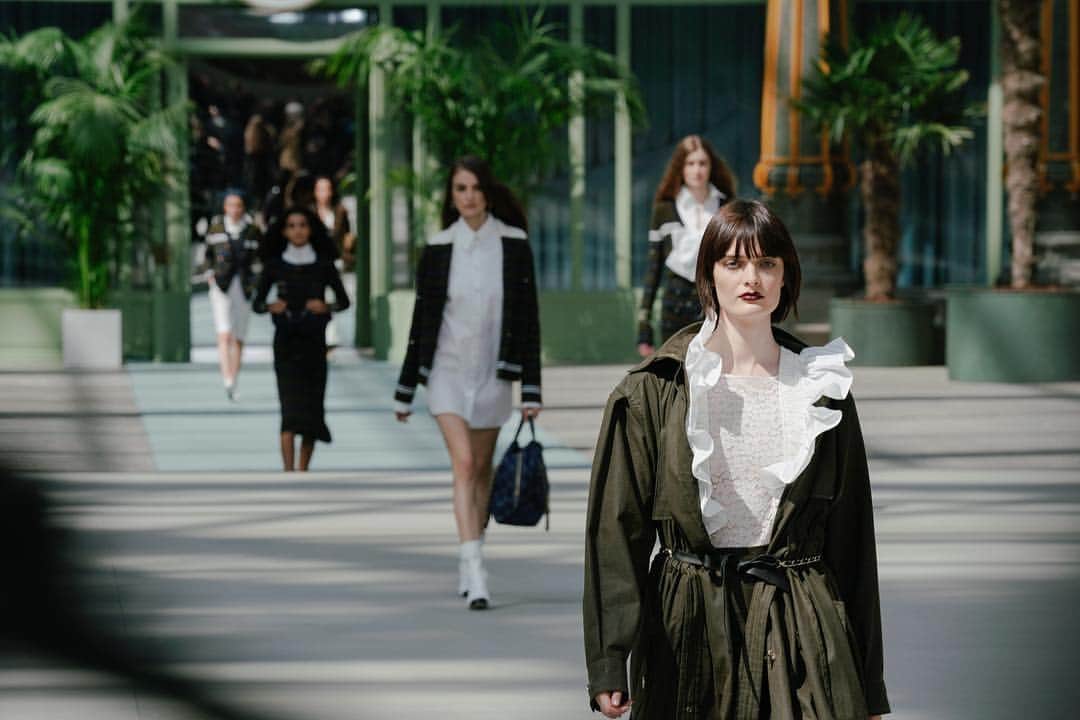 リウ・ウェンのインスタグラム：「The first @chanelofficial cruise collection by @virginieviard took us on a train voyage through time and fashion. It was wonderful to be part of such a beautiful journey! 🚂」