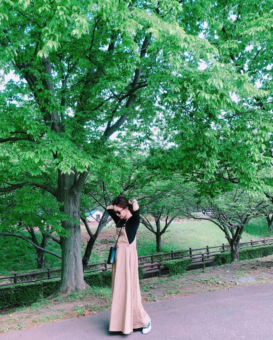 田中亜希子さんのインスタグラム写真 - (田中亜希子Instagram)「新緑の気持ち良い季節ですね♡ @spickandspan_jp のサロペット スカートの型がとても綺麗！  #低身長#低身長コーデ#おちびコーデ #おちびの輪 #spickandspan #シンプルコーデ」5月5日 21時59分 - akiico