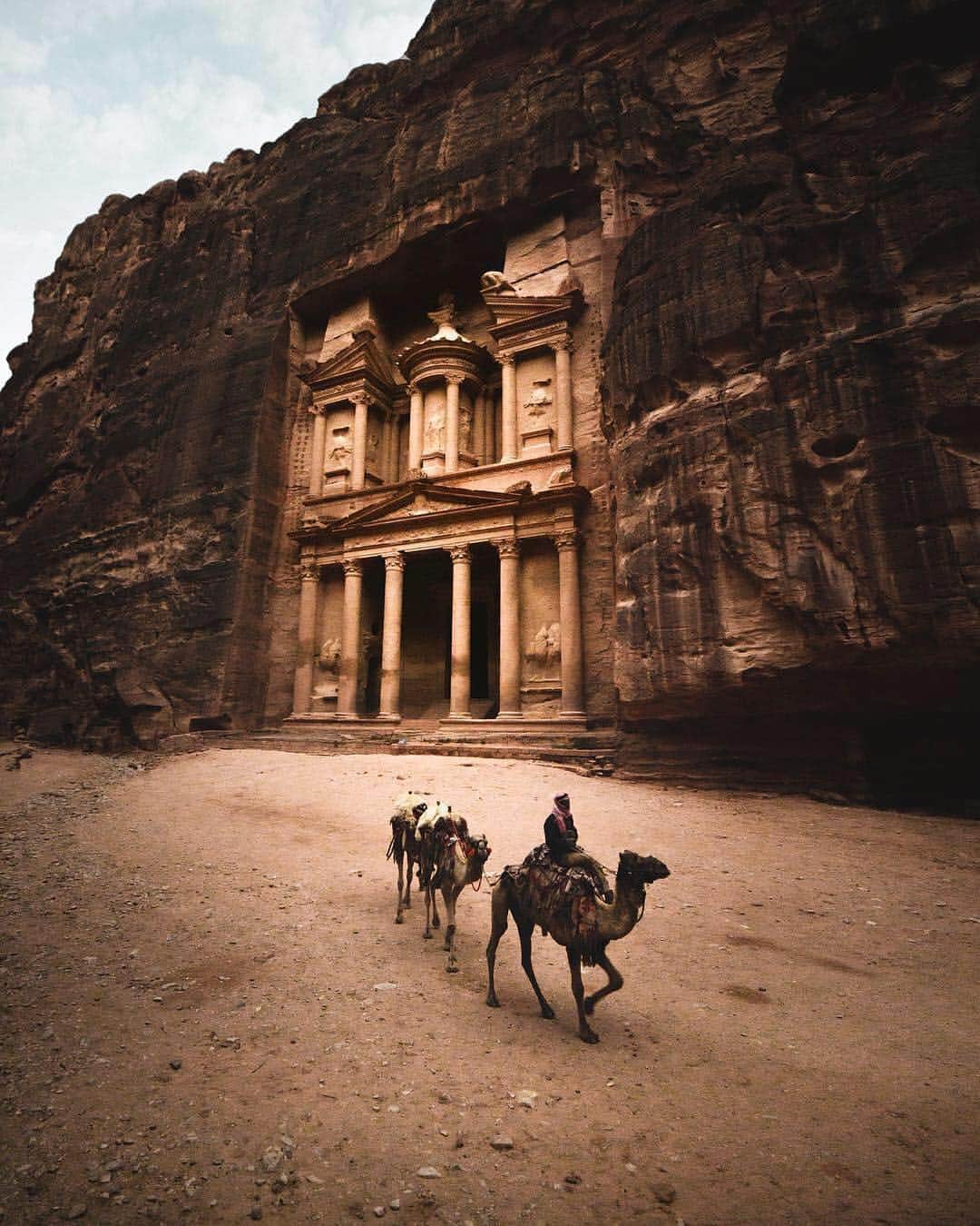 BEAUTIFUL DESTINATIONSさんのインスタグラム写真 - (BEAUTIFUL DESTINATIONSInstagram)「Wandering around Petra 🐪 Known as the "Rose-Red City," it boasts one of the most astonishing architectural builds and unique histories in the Middle East, dating as far back as 400 B.C to when it served as a flourishing trading center. It's so exceptional that it's even been declared a UNESCO World Heritage site and one of the new Seven Wonders of the World. ( 📷: @kayvanhuisseling 📍: Petra, Jordan)」5月5日 22時09分 - beautifuldestinations