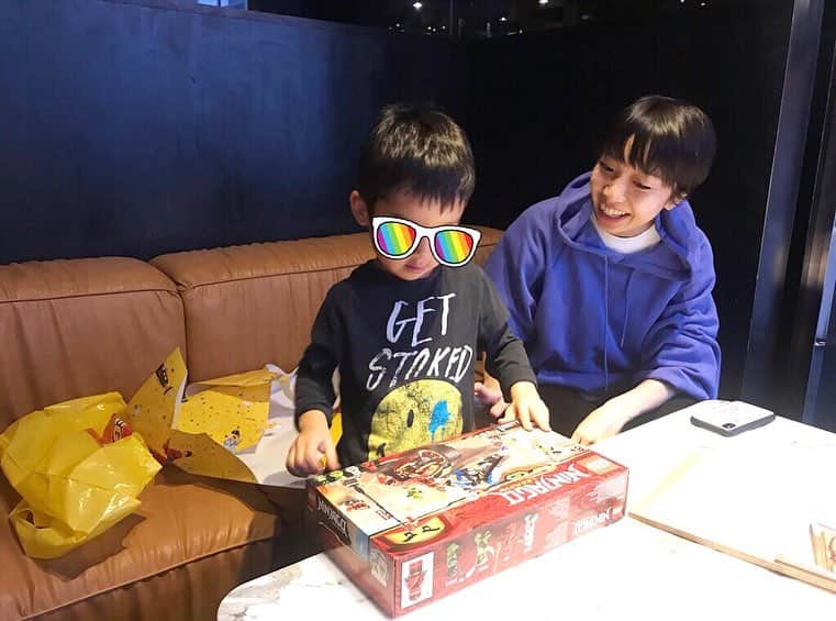 高橋ユウさんのインスタグラム写真 - (高橋ユウInstagram)「Happy birthday🎂  10代の頃からお世話に&仲良くさせていただいている美里ちゃん @misatokowaki のお子さんの誕生日をお祝い🎉 会うたびに男らしさが増していくイケメン男子😍 LEGOを巧みに組み立てていく。。凄い!!!! おめでとう㊗️🎉」5月5日 22時10分 - takahashiyu.official