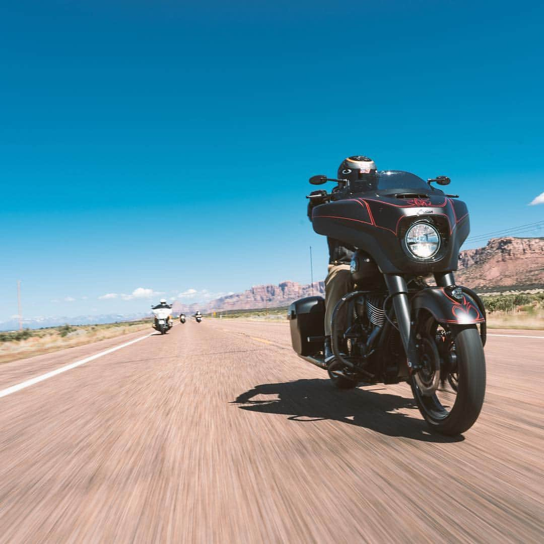 ケアリー・ハートさんのインスタグラム写真 - (ケアリー・ハートInstagram)「Let’s do this!!! Day 7 ✊🏻. @indianmotorcycle」5月5日 22時11分 - hartluck