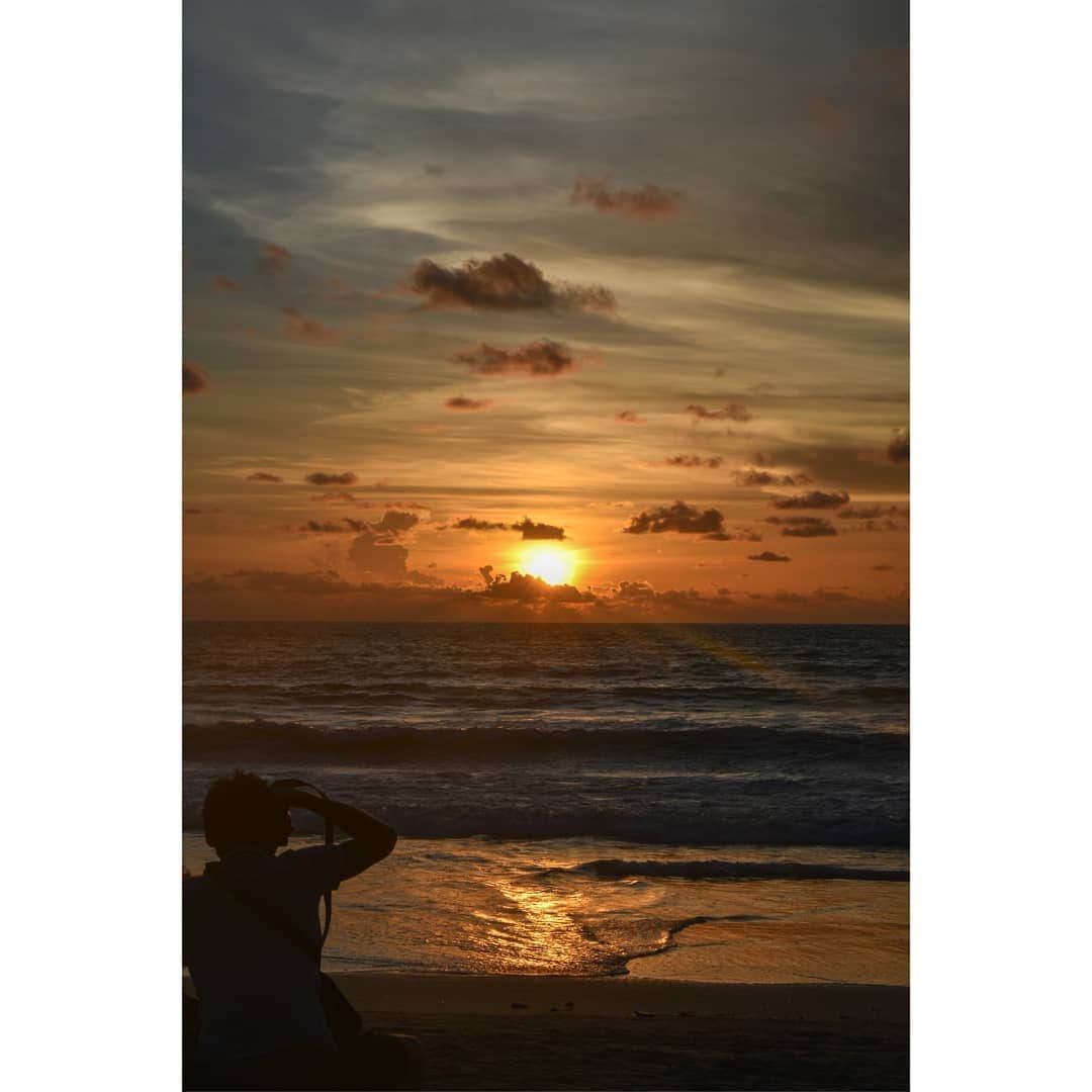 峯岸伽奈のインスタグラム：「. . . bye bye great long weekend🏖️🌅 #weekend #sunset #patongbeach  #nikond5600 #ニコン #カメラ女子  #夕日 #夕陽 #プーケット旅行 #パトンビーチ」