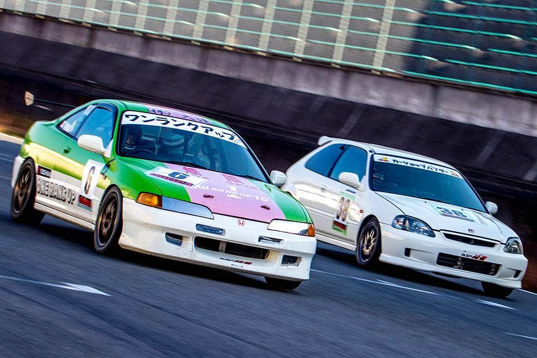 mistbahnさんのインスタグラム写真 - (mistbahnInstagram)「_ "ONE RANK UP AUTO" DC2 Honda INTEGRA vs CAR SHOP PANTHER Honda EK9 CIVIC _ Shot on 11-Nov 2018 "Race only for HONDA Track Cars" organized by @aslan_inc_japan at Central Circuit (Hyogo, Japan) owner(DC2 Integra): @one_rank_up_dc2_45 owner(EK9 Civic): @yamataku393 photo: @mistbahn _ _ JP) 2018年11月11日、セントラルサーキットで開催されたアスランさん( @aslan_inc_japan )主催の「ホンダ・ワンメイク・レース」にて撮影。 _ _ #hondaonemakerace #centralcircuit #セントラルサーキット #hondaintegra #dc2 #dc2r #dc2integra #onerankupauto #ワンランクアップオート #インテグラ #ホンダインテグラ #integra #hondaintegratyper #civic #hondacivic #ホンダシビック #シビック #ek9 #ek #ekcivic #carshoppanther #カーショップパンター #osakajdm #kanjo #kanjostyle #kanjoracer #trackcar #timeattack #timeattackjapan #hondasontrack」5月5日 22時24分 - mistbahn