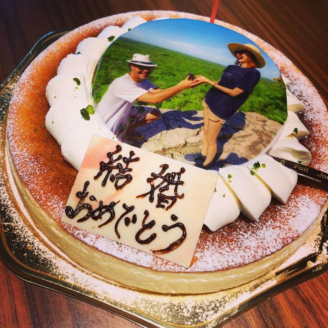 木村真野のインスタグラム：「大親友の @fumi3_ と @masakooo_k の結婚祝い❤️一緒に行ったカンクン🇲🇽でピラミッドの頂上でプロポーズした時の写真にしました(^^)家族になるって素敵(^^). . . .写真は @studiomaya_kato_japan に撮ってもらった写真🇲🇽❤️ ケーキはイルフェジュール のめちゃくちゃ美味しいケーキ😍 特注ケーキです🤩🤩👍🏼💑❤️. . . . . . #family #love #happy #wedding #lover #cancun #mexico #propose #結婚祝い #イルフェジュール  #cake #仲間 #家族 #大切な思い出 #ありがとう . . . . . @mayasaya_kimura  @tsubasa_kurosawa  @fumi3_  @masakooo_k  @ryuhi.s  @studiomaya_kato_japan  @patisserie.ilfaitjour . . . . .🇲🇽❤️🥺🥰👰🤵💑💍」