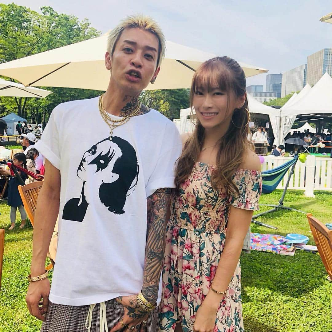 デュラスさんのインスタグラム写真 - (デュラスInstagram)「フェス日和♡ . 昨日の #バイキングパーク × #SANCTUARY2019  来てくれたみんなありがとう🥰 . @t_ace_kuzu 様のLIVE、 仕事なかったら行きたかった😫😫 . 昨日はまさかのサプライズー！！ ありがとうございます😍 . @tiktok_japan に昨日のムービー 作ってのせたから見てね❤️ . ストーリーから飛べるよん😝 . . #フェス日和 #野外フェス #音楽フェス  #teamクズ #tace #LIVE  #DJKASUMI #dj #femaledj #tiktok @djkasumi_jpn」5月5日 22時29分 - duras_official