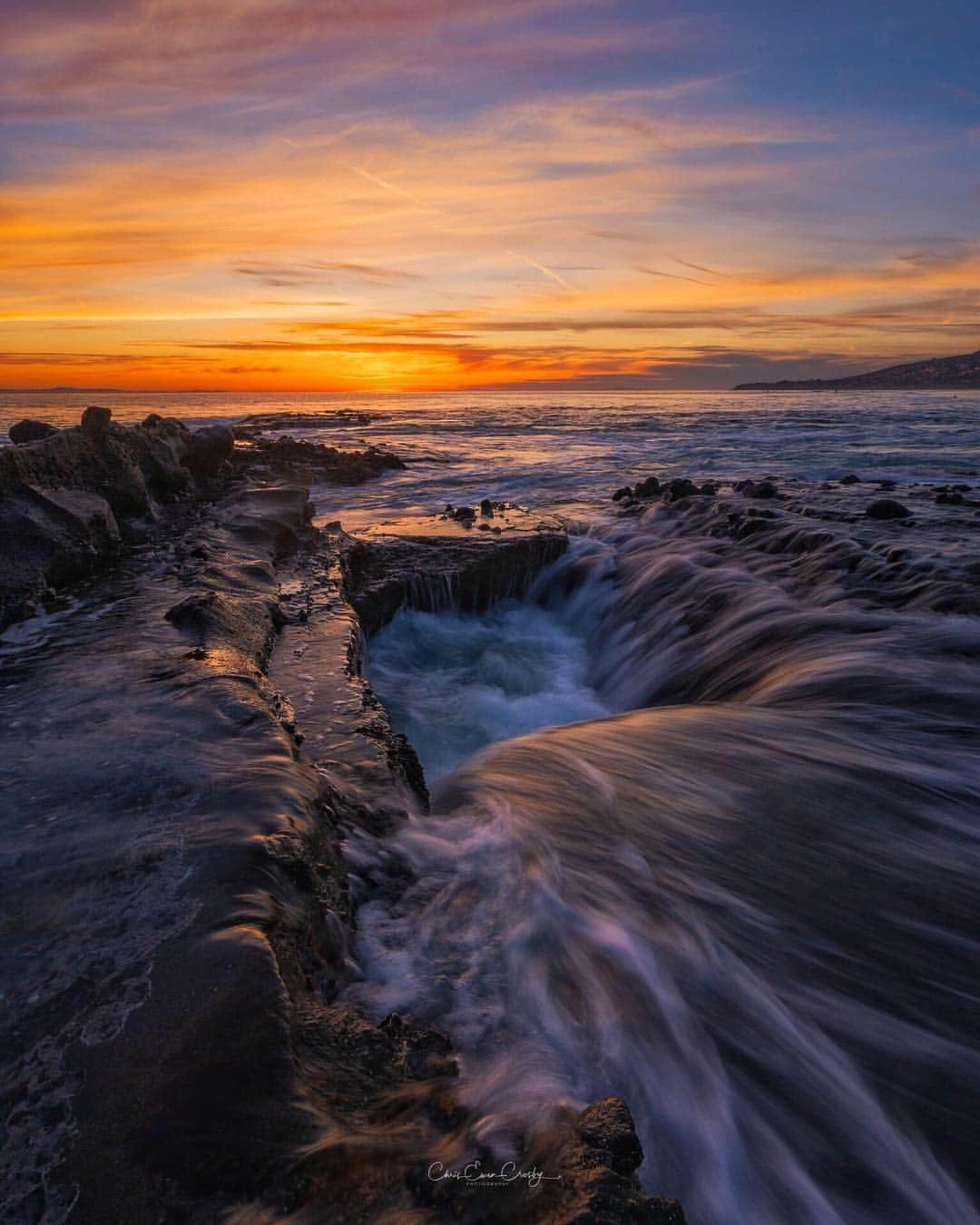 CANON USAさんのインスタグラム写真 - (CANON USAInstagram)「"Here's a shot from last night that I'm calling Sinking Sunset. True story, I got stuck at this location because the tide came up, but it was well worth it for the sunset. I had to spend a few hours waiting for the tide to go back down so that I could get out safely." #MyCanonStory  Photo Credit: @cecphotos  Camera: #Canon EOS 6D Lens: EF 16-35mm f/2.8L II USM Aperture: f/16 ISO: 100 Shutter Speed: 1/4 sec Focal Length: 16mm  #teamcanon #canonusa #sunset #longexposure #waves」5月5日 22時30分 - canonusa