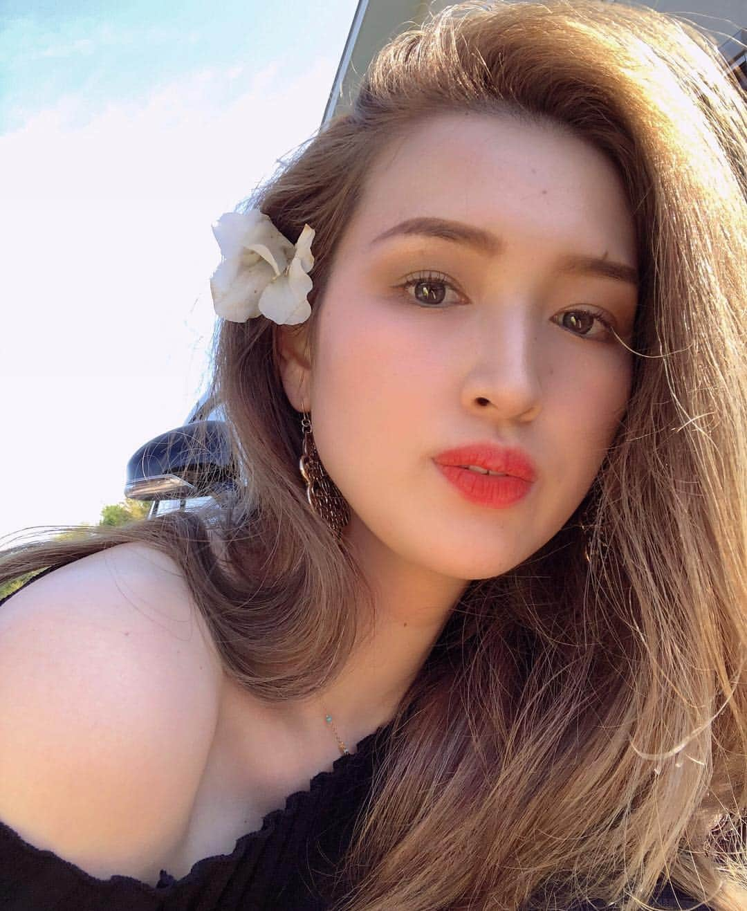 Hisayo Rinのインスタグラム：「やっと私にもGWがきた♥️ 初めての葉山。心が癒されたよ〜😭 嫌なことたくさんあったけどまだまだ頑張れる✨🌅 . コンタクトは @poplens_official のISLAND GRAY💙 サイズが大きくなく小さくなくで丁度良いの！！！ そして #超リアル瞳カラコン で浮きすぎない。 とにかく色味もどんぴしゃで毎日これ着けてる😘 . #ISLAND #アイランド #islandgray #グレー #ポップレンズ #ハーフ #夏カラコン #ポップレンズまとめ #着画レポ」