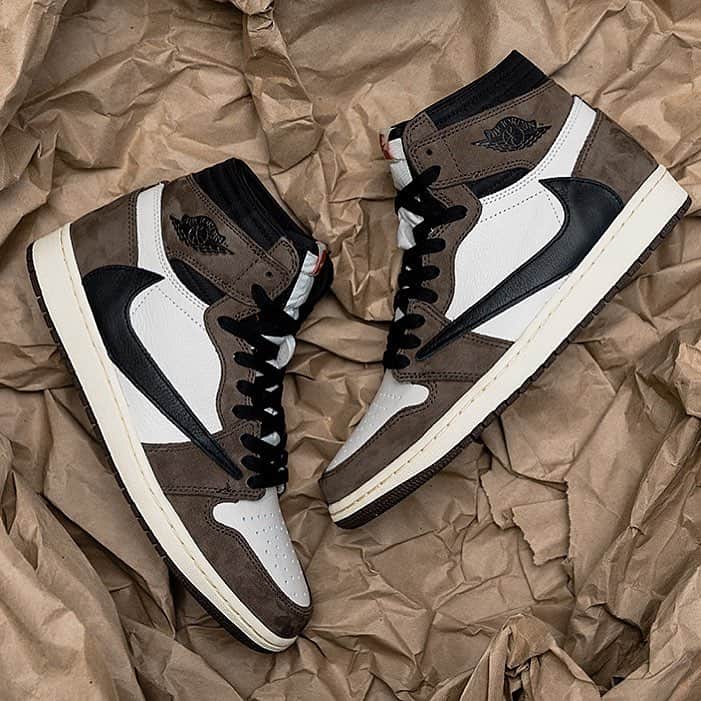 HYPEBEASTさんのインスタグラム写真 - (HYPEBEASTInstagram)「Congratulations to our giveaway winner: @zackpatrik! - We're giving away a pair of the Travis Scott x Air Jordan 1 together with @lapstoneandhammer to one lucky winner in their desired size. To enter our giveaway, complete the following: - 1. Follow @hypebeast and @lapstoneandhammer. 2. Like this photo. 3. Comment your US shoe size below (men's or women's), and favorite Travis Scott lyric. - The winner of this giveaway will be announced and contacted via Instagram DM on May 10. Good luck!」5月5日 22時35分 - hypebeast