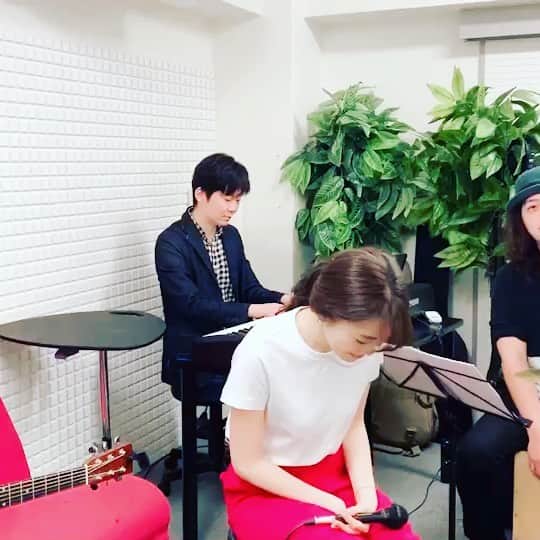 naoのインスタグラム：「5/7ライブ  令和になり始めてのライブします。ピアノ弾きます🎹  是非遊びにいらしてください！の情報🌸 ／ 「Honey Sweet vol.1」 場所：渋谷duo MUSIC EXCHANGE 日時：2019年5月7日(火) 　OPEN18:30／START19:00 ※erica出演:19:40頃〜 ＼ ▶︎https://auroraerica.jp/contents/238477  GW開けのライブとなります ぜひ皆さまお待ちしております😊」
