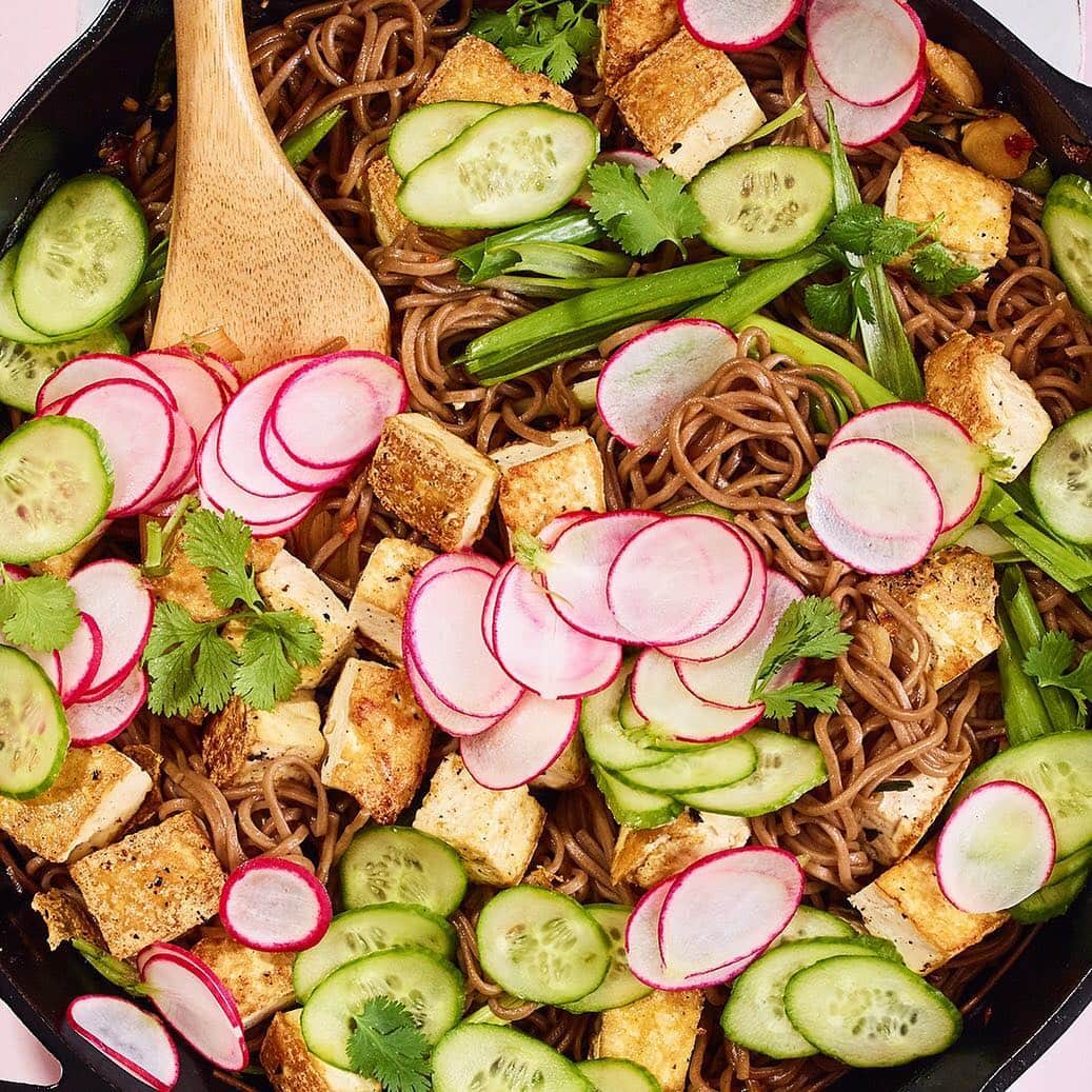 ニューヨーク・タイムズさんのインスタグラム写真 - (ニューヨーク・タイムズInstagram)「This tofu with soba noodles dish is one of our best recipes for cooks who are worried about climate change. Even if you don’t cook tofu often, this ginger-y, garlicky, sauce-y dish is worth a try. Make sure to pat the #tofu dry; that way the canola oil will yield crisp edges. Visit the link in our profile to get this recipe along with other climate-friendly plates, and follow @nytcooking for more delicious dishes. Or tap the bookmark to save this recipe for later. @dmalosh shot this photo and @simoncook styled the dish.」5月5日 22時43分 - nytimes