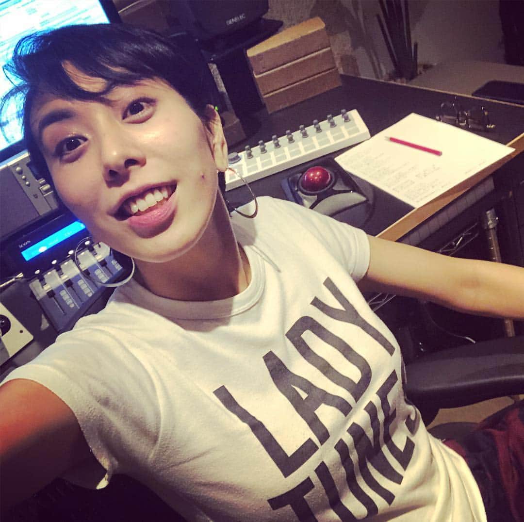 LOVEのインスタグラム：「「1000日の夏」7/7配信リリース決定いたしました☀️☀️☀️ ワナワナするくらい大事な曲ができました。どうぞ楽しみにしててください。 こちら、7/7, 9/9, 11/11, 1/1、４作連続隔月配信リリース第一弾になります。  今年は毎月ゾロ目の日にツイキャスライブもやりますし、リアルライブも増える予定。  今まで「陰ながら...」と言ってくれた皆さん、それだけでもほんとに嬉しい！嬉しいんだけども！もしお耳に召たら今年はぜひ表立って応援して頂けたらさらに嬉しいです。 曲も、私も、携わってくださる全ての方々も報われてさらに生きる気力を配っていけるのでいいループしか生まれない。そうなれるよう、日々大事に寝て食べて笑って仕事してがんばるぞ。  まいど！よろしゅうに！ でございます。」