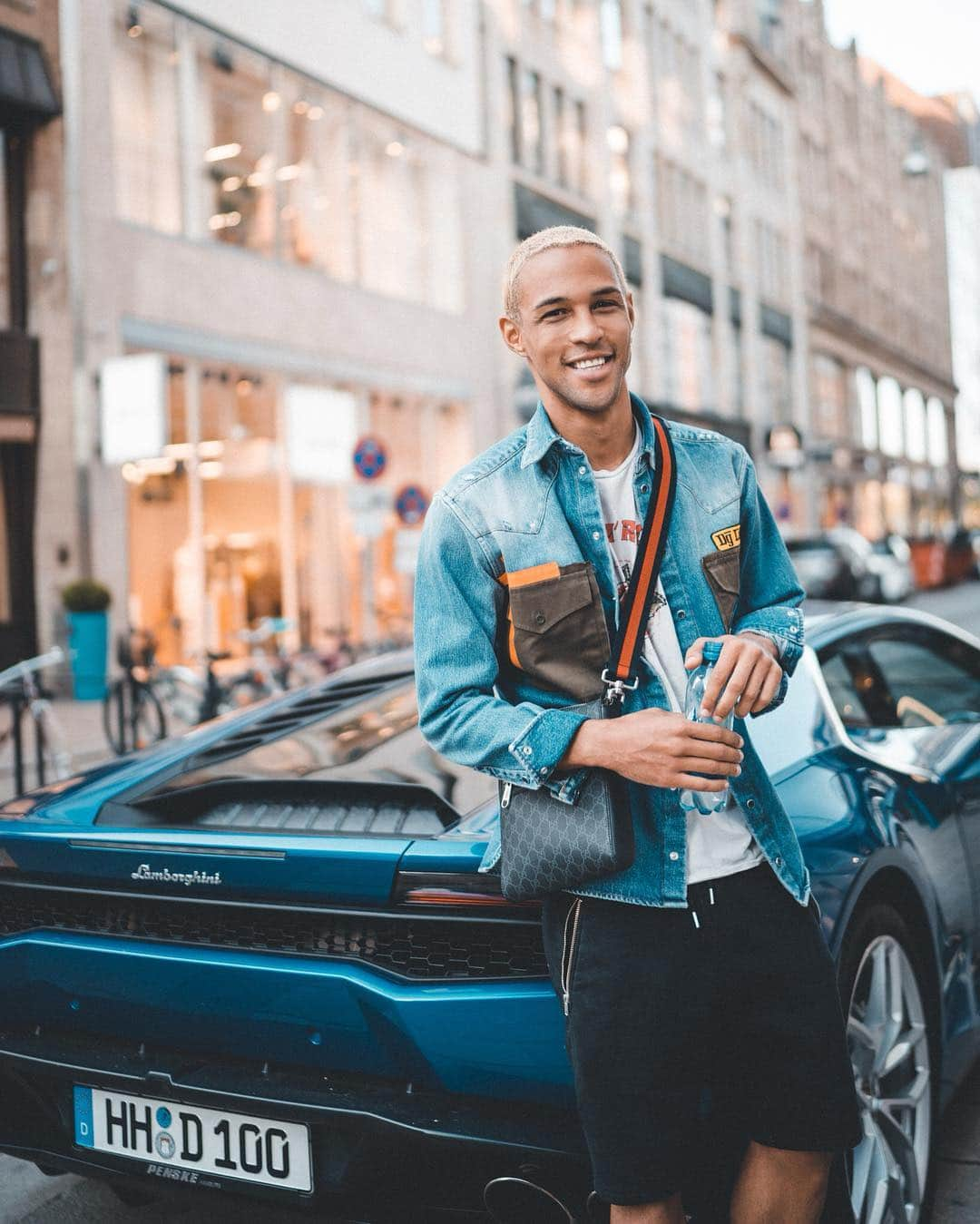 SIMON DESUEさんのインスタグラム写真 - (SIMON DESUEInstagram)「Hamburg 🌊 Was ist die beste Stadt Deutschlands? Schreibe es in die Kommis!🍟 📸 @tobi_holzweiler」5月5日 22時55分 - simondesue