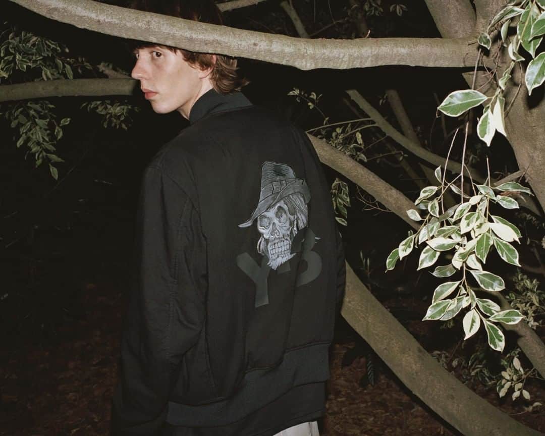 ワイスリーのインスタグラム：「Y-3 Reversible Bomber Jacket. Y-3 Spring Summer 2019. 📷: @angelopennetta Styling: @haleywollens --- #adidas #Y3 #YohjiYamamoto  Discover the collection at Y-3.com」