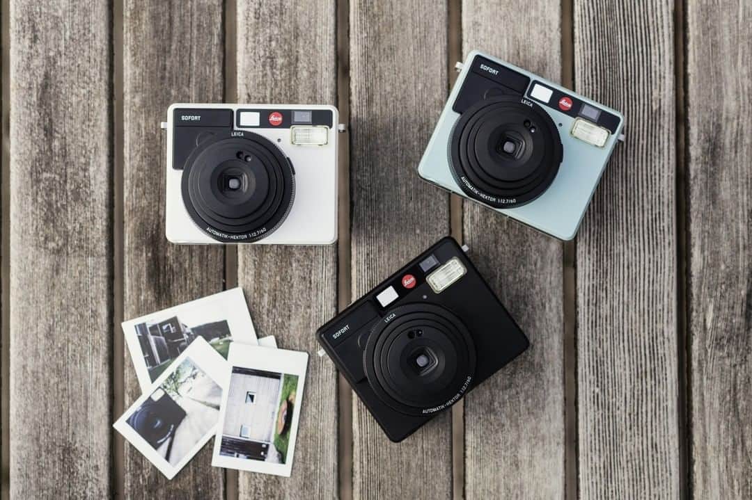 ライカさんのインスタグラム写真 - (ライカInstagram)「Take your pick from our range of Leica Sofort cameras and instantly capture those unforgettable moments this Summer! Find out more about the Leica Sofort via the link in our bio.  #LeicaCamera #Leica #🔴📷 #LeicaSofort #FrameTheMoment #Leicaporn #Cameraporn #instantphotography」5月5日 23時00分 - leica_camera