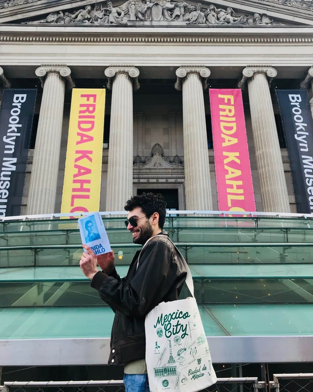 マップトートさんのインスタグラム写真 - (マップトートInstagram)「Celebrando el Cinco de Mayo en el @BrooklynMuseum y visitando la exposición de Frida Kahlo que cierra Mayo 12! No se pierdan nuestra bolsa de la Ciudad de Mexico en la tienda de regalos que hicimos especialmente para la exposición!」5月5日 23時00分 - maptote