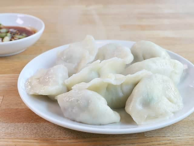 東京カレンダーさんのインスタグラム写真 - (東京カレンダーInstagram)「『您好』の「水餃子」は皮のツルツルもっちりした食感に、具材たっぷりのあっさりとした餡が相性よく、何個でも食べられる。 #東京カレンダー #東カレ #tokyocalendar #dinner #幡ヶ谷 #您好 #中華 #水餃子 #GW」5月5日 23時03分 - tokyocalendar