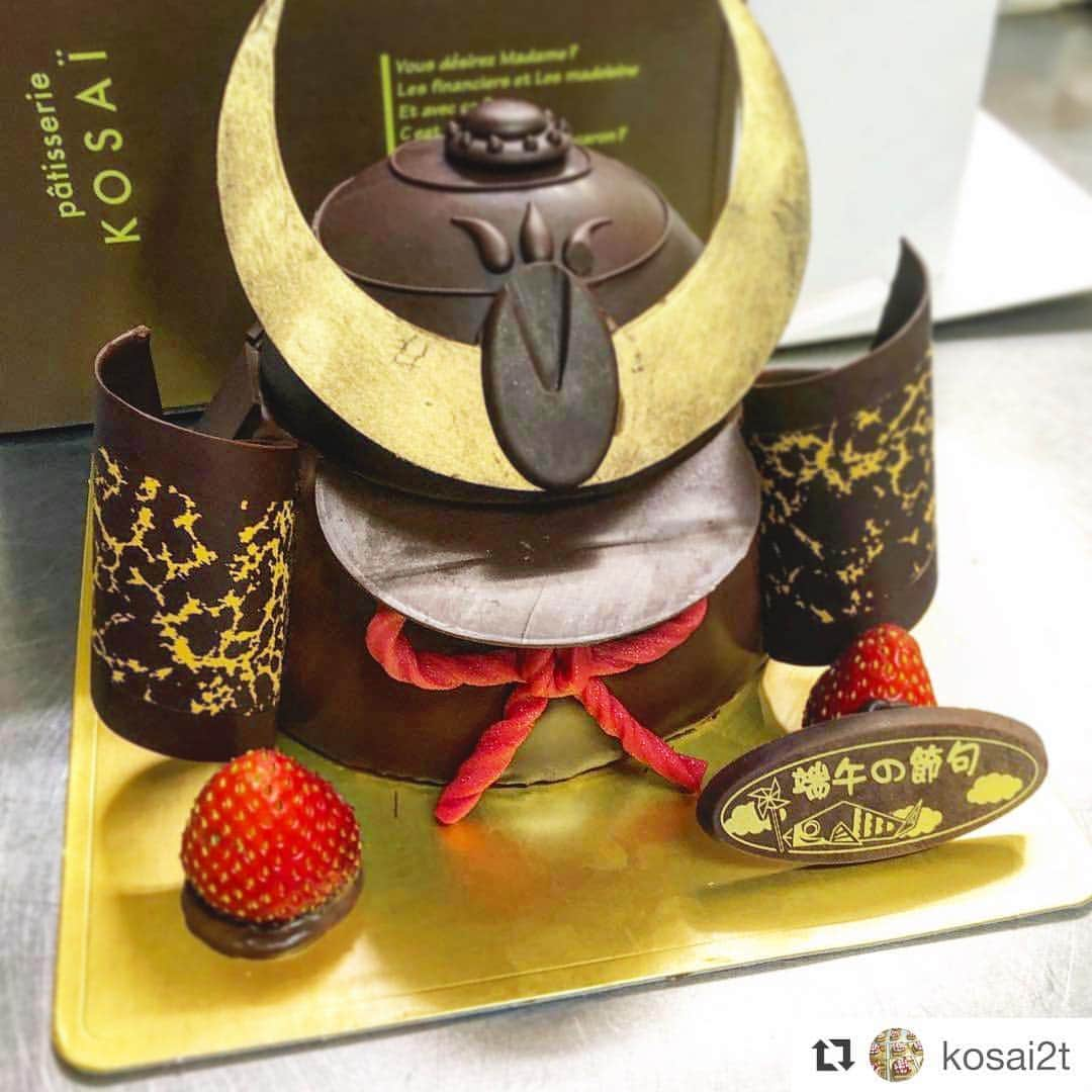 葉月祥子さんのインスタグラム写真 - (葉月祥子Instagram)「#Repost @kosai2t with @get_repost﻿ ・・・﻿ 人気の兜ケーキ﻿ ﻿ #パティスリーKOSAI﻿ #茨城ケーキ﻿ #茨城スイーツ﻿ #茨城グルメ﻿ ﻿ 🎏🎏🎏🎏🎏🎏🎏🎏🎏﻿ パティスリーkosaiの兜ケーキでお祝いしました🎉☺️❣️﻿ ﻿ チョコレート大好きな甥っ子が本当に喜んで、写真撮る前に食べちゃった😂でもそのくらい喜んでくれて、とっても素敵なこどもの日になりました🎏🍰❣️﻿ ﻿ さすが✨大人が食べても子供が食べても美味しい本格チョコレートケーキで、家族みんながHappyでした☺️❣️﻿ ﻿ 素敵なケーキをいつもありがとうございます💐✨﻿ ﻿ #梅チョコ大使 #葉月祥子」5月5日 23時05分 - shokohazz210