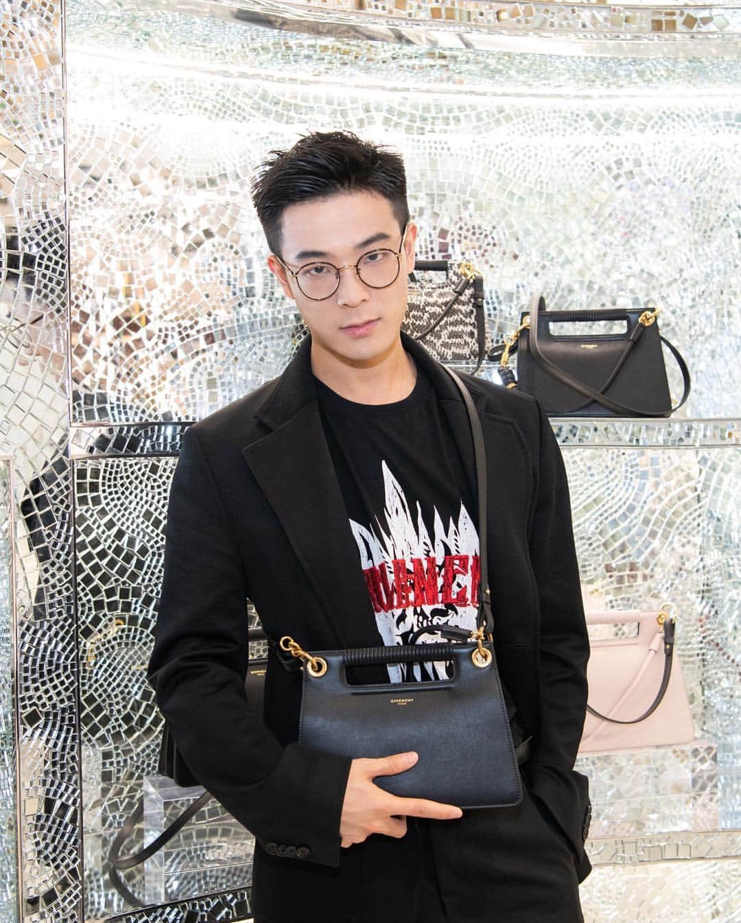 JiweiJWさんのインスタグラム写真 - (JiweiJWInstagram)「The opening ceremony of Givenchy pop-up store 🙏 @givenchyofficial  look:Givenchy #givenchy #opening #pop#up#store #fashion #event #look」5月5日 23時06分 - jiweijw