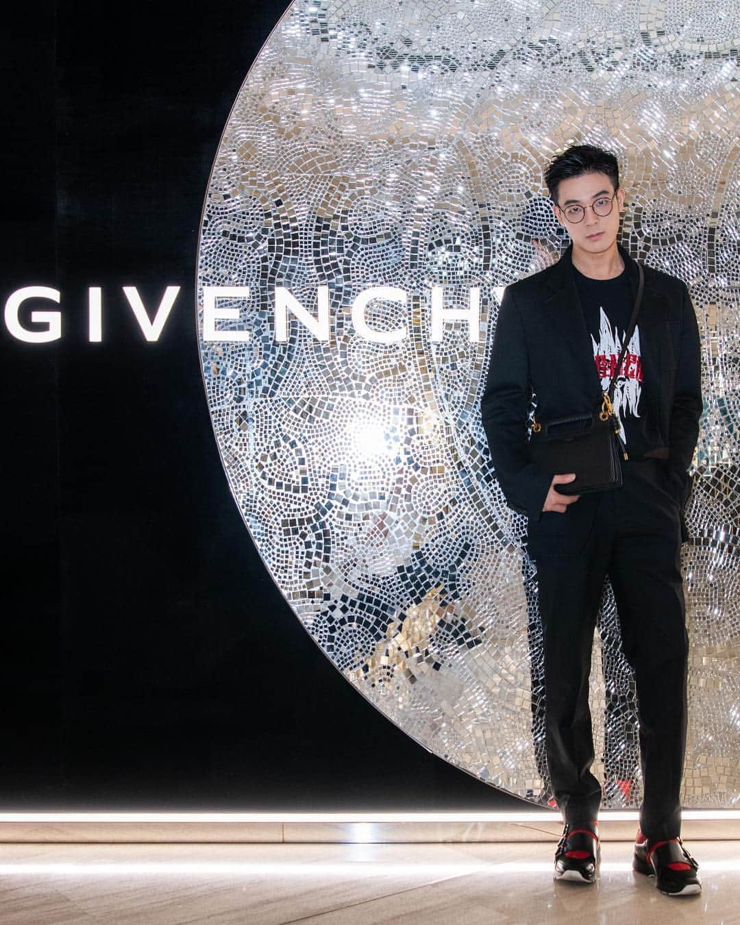 JiweiJWさんのインスタグラム写真 - (JiweiJWInstagram)「The opening ceremony of Givenchy pop-up store 🙏 @givenchyofficial  look:Givenchy #givenchy #opening #pop#up#store #fashion #event #look」5月5日 23時06分 - jiweijw