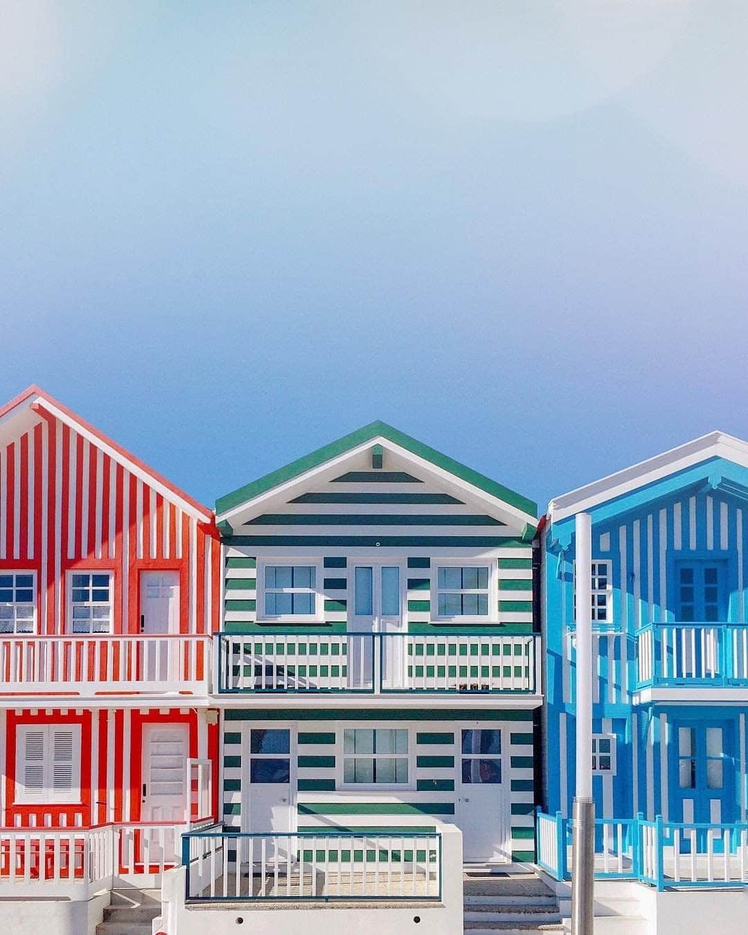 Travel + Leisureさんのインスタグラム写真 - (Travel + LeisureInstagram)「The candy-striped palheiros of Costa Nova are calling! Get our Portugal travel guide at the link in bio. #tlpicks courtesy of @sardinesplease」5月5日 23時15分 - travelandleisure