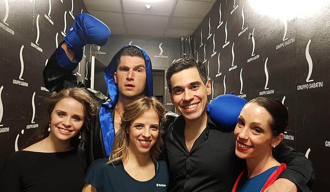 ニコーレ・デラ・モニカのインスタグラム：「•The Squad• #figureskating #dellamonicaguarise #cappellinilanotte #carolinakostner #bolonice #show #fun #friends #thesquad #artists #skatergirl #mood #smile #family」