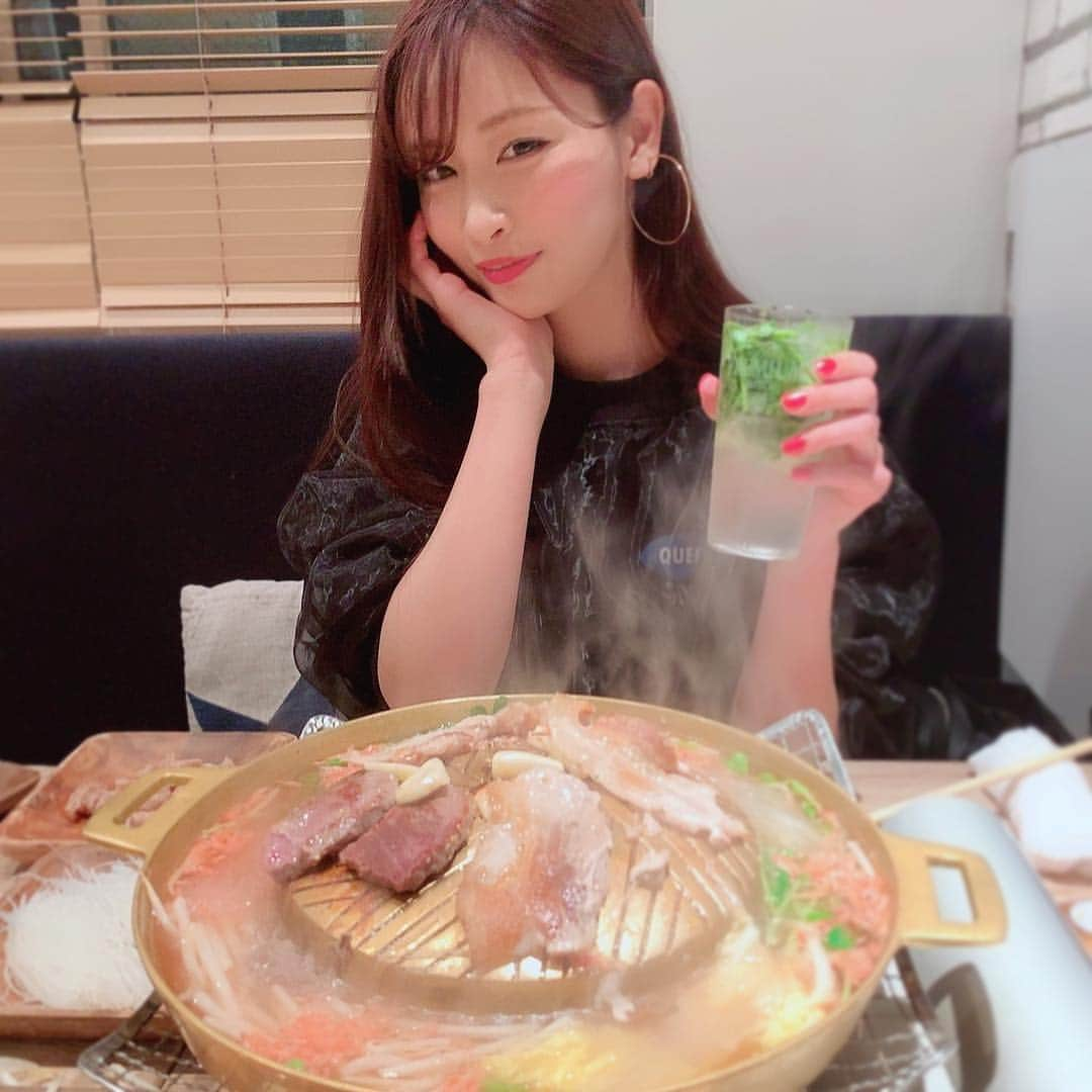 横町ももこさんのインスタグラム写真 - (横町ももこInstagram)「💖 . Muuでタイ式焼肉"ムーガタ"を爆食い❤️ . 野菜とお肉をたくさん食べれてヘルシーで、4種類のタレを組み合わせていろんな味で楽しめてめちゃくちゃ美味しかった💓 . タイ料理だいすきだからまた行くうう😋💕 . #タイ料理#ムートウキョウ#ムー#MuuTokyo#Muu#田町#thaifood#thailand#ムーガタ #高橋みなみ さん #焼肉#bbq#dinner#グルメ#東京グルメ#tokyo#パクチー#激辛グルメ#カプサイシンももこ#激辛部#yummy#japanesefood#ごちそうさまでした#happy」5月5日 23時23分 - momochadayo