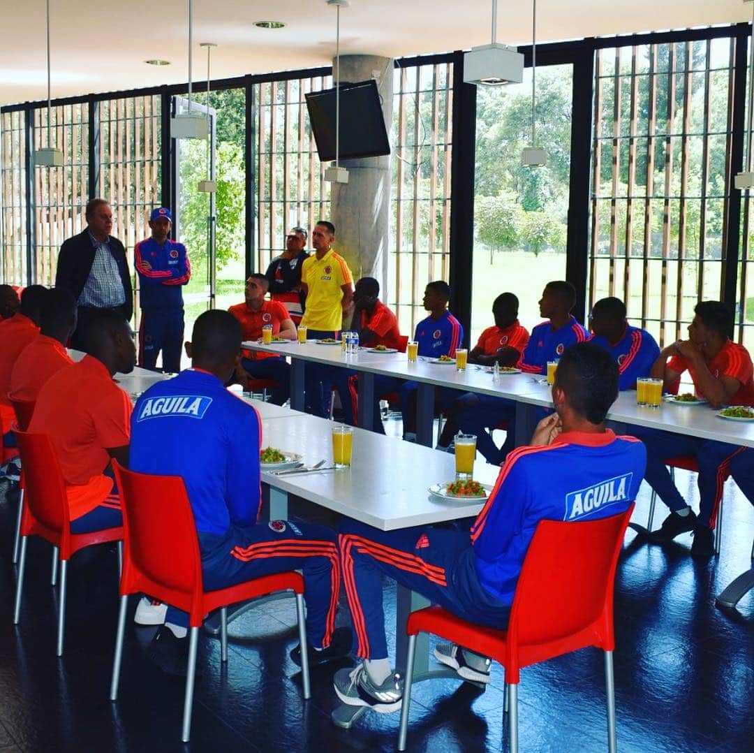 サッカー コロンビア代表チームのインスタグラム：「‪Presidente de la FCF deseó éxitos a jugadores y Cuerpo Técnico de la Selección Colombia Masculina Sub-20 antes de su viaje a la Copa Mundial de la FIFA #Polonia2019」