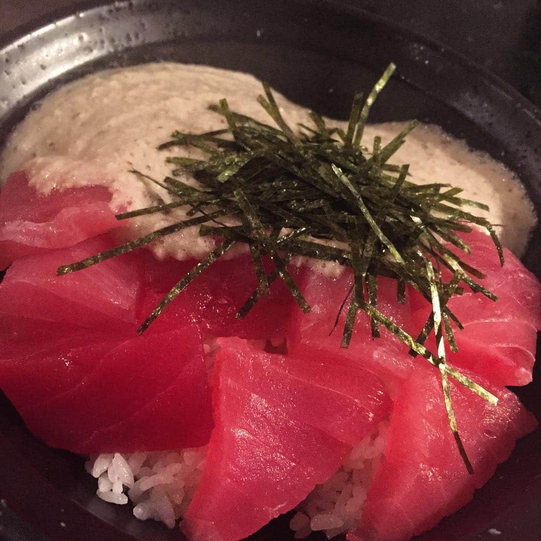 のインスタグラム：「リクエスト聞かれたので、山かけ丼を作ってもらいました！ いつもわがまま聞いて頂きありがとうございます😊 今日も元気に頑張れましたー＼＼\\٩( 'ω' )و //／／#イーマ#個室#花椿#photooftheday #instafood #instagood #photographer #osaka#阪神百貨店#ブルク7#米活#女子会#宴会#ブライダル#宇和島鯛めし#賄い#いいね#ディナー#日本酒#赤玉パンチ#駅近」