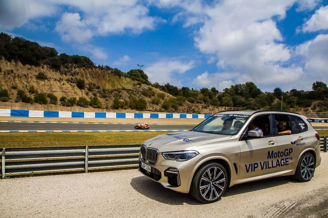 MotoGPさんのインスタグラム写真 - (MotoGPInstagram)「You won't find a better way to enjoy the #MotoGP action than the #MotoGPVIPVillage experience! 🤩 // #SpanishGP 🇪🇸 #VIP #ThePlaceToBe #VIPExperience #BestViews #PaddockLife #VIPPass #VIPVillage #MotoGPVIPVillage」5月5日 23時30分 - motogp