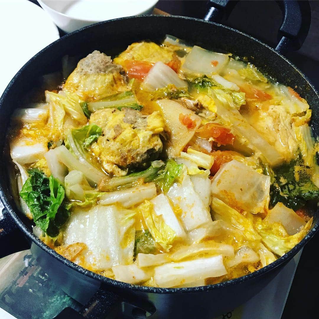 角田陽一郎さんのインスタグラム写真 - (角田陽一郎Instagram)「シンガポール出身の同級生のお家で同期会。手作りシンガポール料理のレイヨン（発音合ってるかな？）卵餃子スープをいただく。美味しかった！」5月5日 23時32分 - kakuichi44
