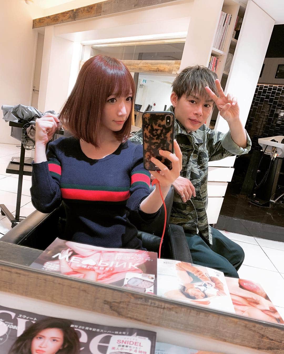 清水あいりさんのインスタグラム写真 - (清水あいりInstagram)「渋谷の「#tiabyrisel 」さんへ行ってきました。 久々にがっつりエクステを付けて貰い、前下がりボブにして頂きました💇‍♀️ 今までよりも少し重ため？です… すごくお気に入り🙈💕 髪色も赤茶な感じです。 サラサラになって、理想のヘアスタイルに。 makotoさん いつもありがとうございます🙇‍♀️ 2年ぐらいお世話になってるんですけど毎回ひえぇすごい…って思わされます💇‍♀️ 皆様も是非💇‍♀️💕」5月5日 23時35分 - shimizuairi