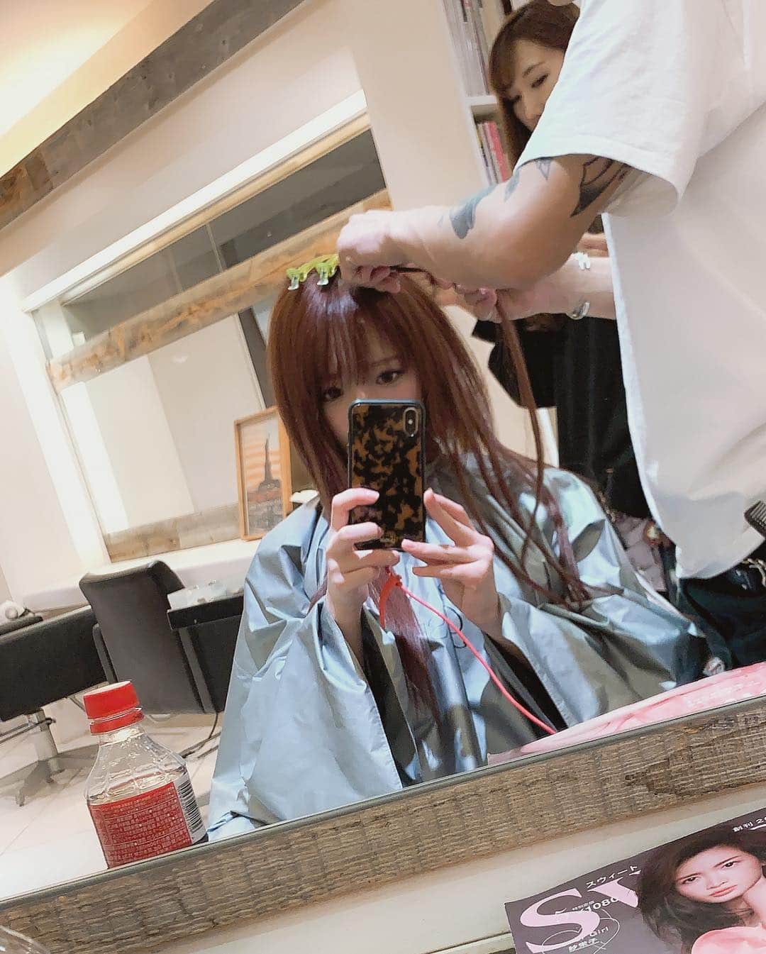 清水あいりさんのインスタグラム写真 - (清水あいりInstagram)「渋谷の「#tiabyrisel 」さんへ行ってきました。 久々にがっつりエクステを付けて貰い、前下がりボブにして頂きました💇‍♀️ 今までよりも少し重ため？です… すごくお気に入り🙈💕 髪色も赤茶な感じです。 サラサラになって、理想のヘアスタイルに。 makotoさん いつもありがとうございます🙇‍♀️ 2年ぐらいお世話になってるんですけど毎回ひえぇすごい…って思わされます💇‍♀️ 皆様も是非💇‍♀️💕」5月5日 23時35分 - shimizuairi
