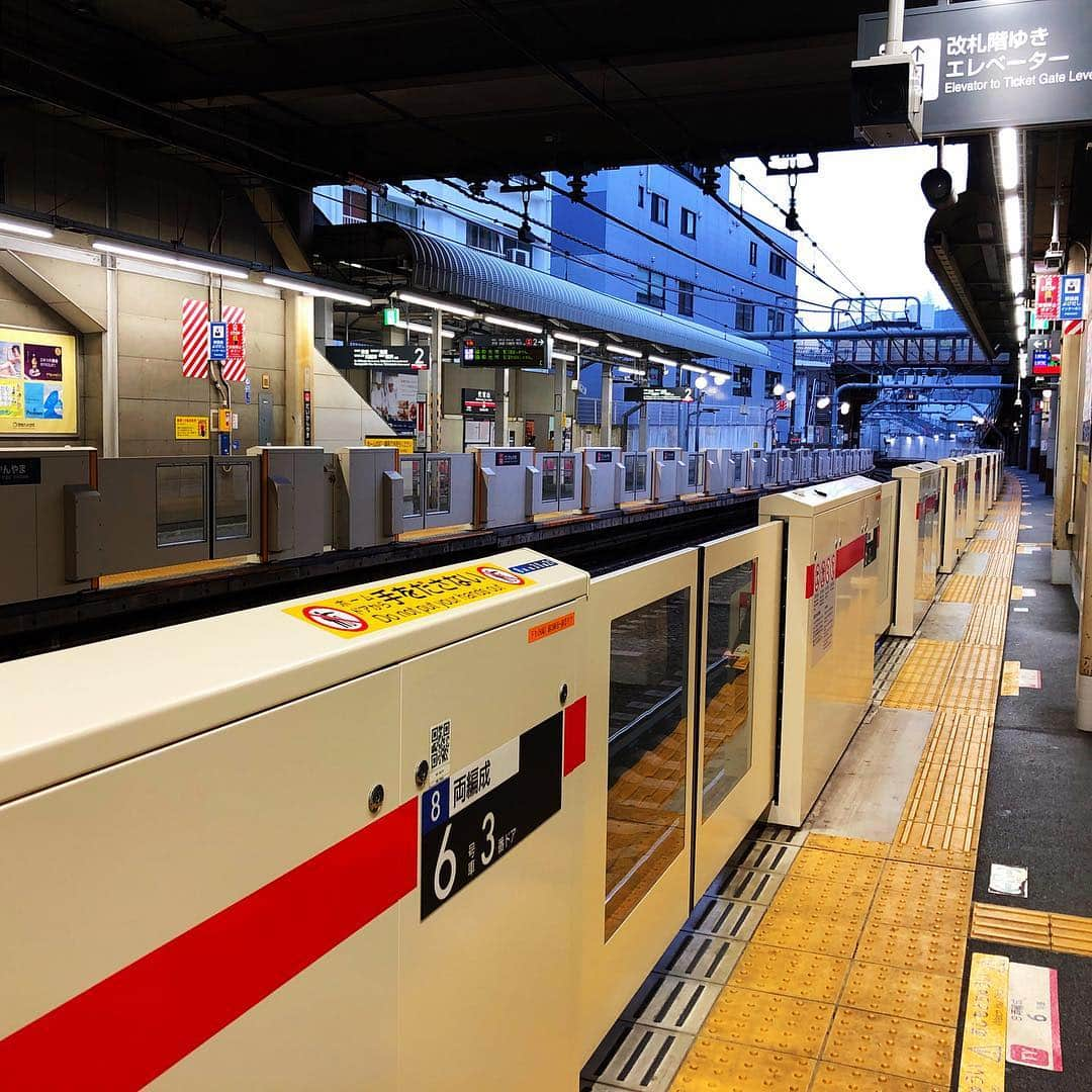 南博さんのインスタグラム写真 - (南博Instagram)「#daikanyama#station#5am#nobody#is#here#theend#of#long#holiday#minamihiroshi.com」5月6日 5時09分 - hiroshi_minami5_0