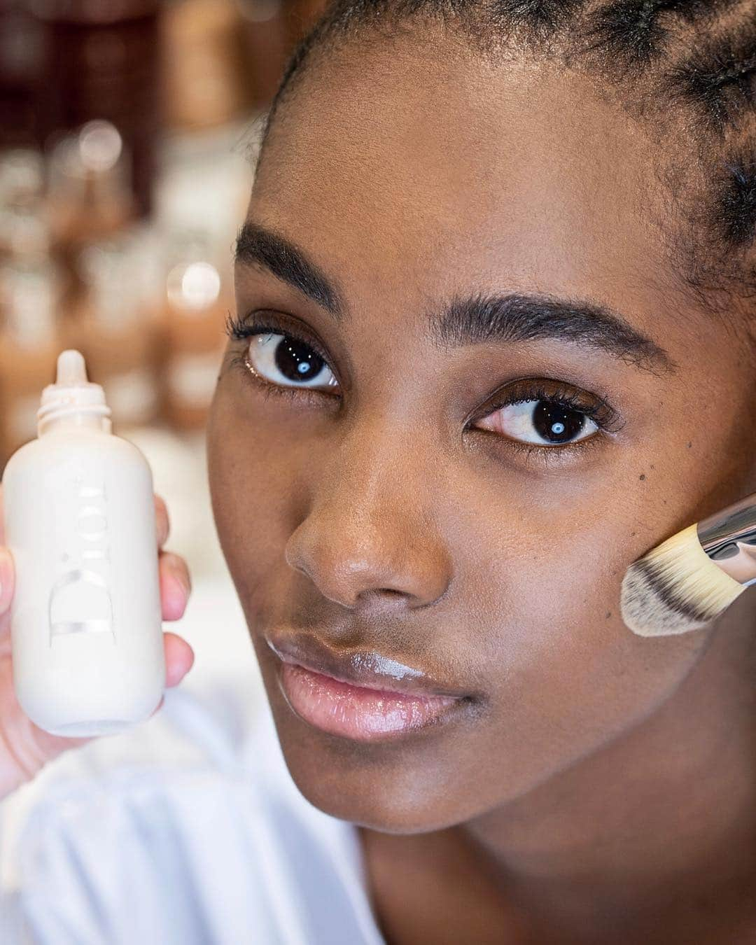 クリスチャンディオールさんのインスタグラム写真 - (クリスチャンディオールInstagram)「Radiant beauty & natural glow! Get the look of the Dior Cruise 2020 show with @diormakeup Backstage products! • DIOR BACKSTAGE FACE & BODY PRIMER 001 Universal - COMING SOON DIOR BACKSTAGE FACE & BODY FOUNDATION DIORSHOW ICONIC OVERCURL WATERPROOF 090 Over Black DIORSHOW PUMP’N’BROW DIORSHOW BROW STYLER DIOR BACKSTAGE EYE PALETTE 003 Amber Neutrals DIOR BACKSTAGE LIP PALETTE 001 Universal Neutrals DIOR LIP MAXIMIZER • #diorbackstage #diorshow #diorlipmaximizer #diormakeup #diorcruise #diorcommonground」5月6日 5時03分 - dior