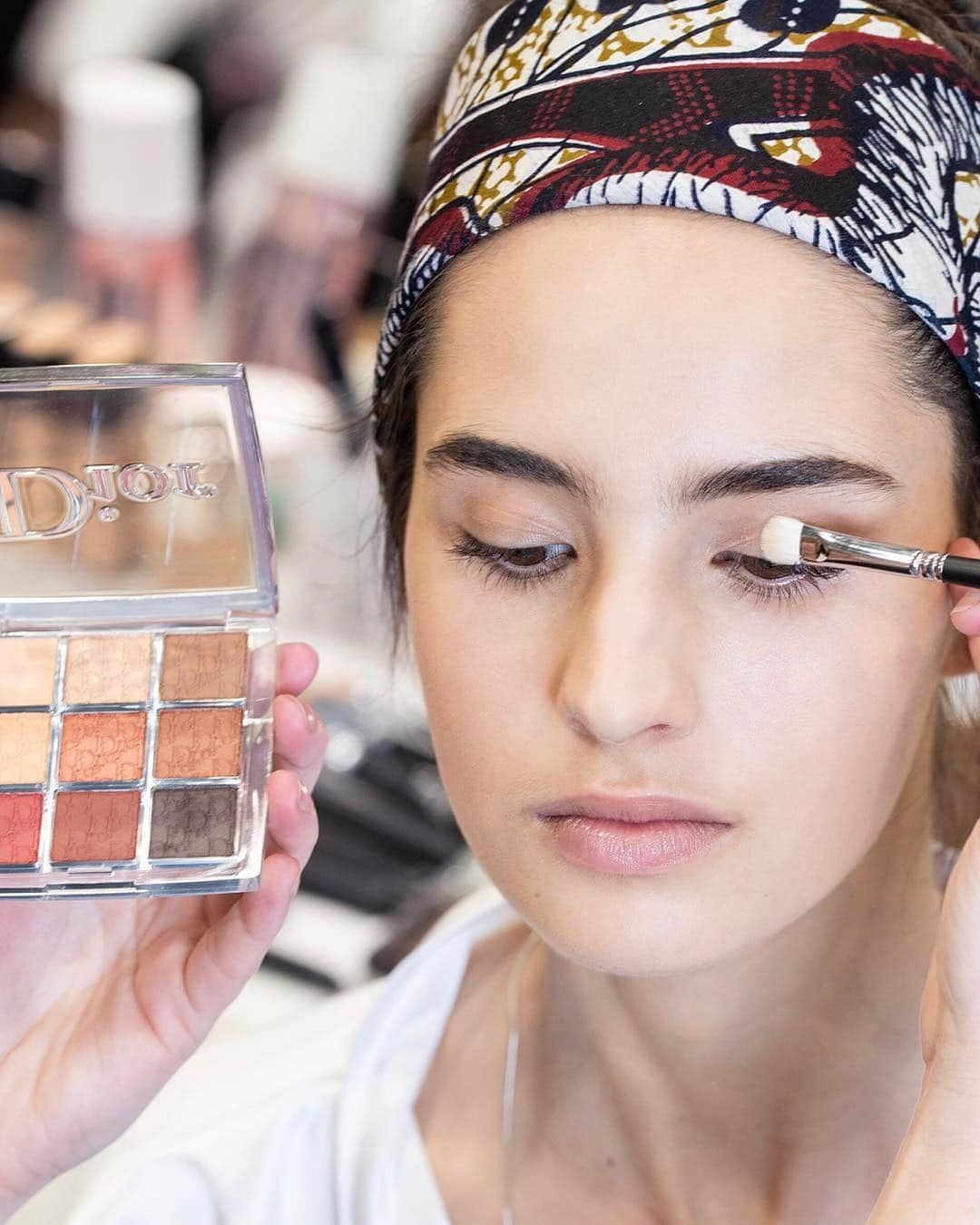 クリスチャンディオールさんのインスタグラム写真 - (クリスチャンディオールInstagram)「Radiant beauty & natural glow! Get the look of the Dior Cruise 2020 show with @diormakeup Backstage products! • DIOR BACKSTAGE FACE & BODY PRIMER 001 Universal - COMING SOON DIOR BACKSTAGE FACE & BODY FOUNDATION DIORSHOW ICONIC OVERCURL WATERPROOF 090 Over Black DIORSHOW PUMP’N’BROW DIORSHOW BROW STYLER DIOR BACKSTAGE EYE PALETTE 003 Amber Neutrals DIOR BACKSTAGE LIP PALETTE 001 Universal Neutrals DIOR LIP MAXIMIZER • #diorbackstage #diorshow #diorlipmaximizer #diormakeup #diorcruise #diorcommonground」5月6日 5時03分 - dior